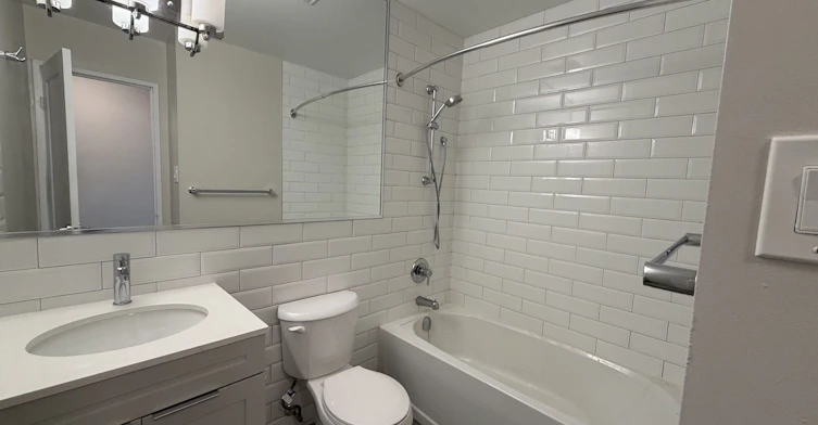 716-147 Wellington Street W, Aurora, ON, L4G 2N9 - 10