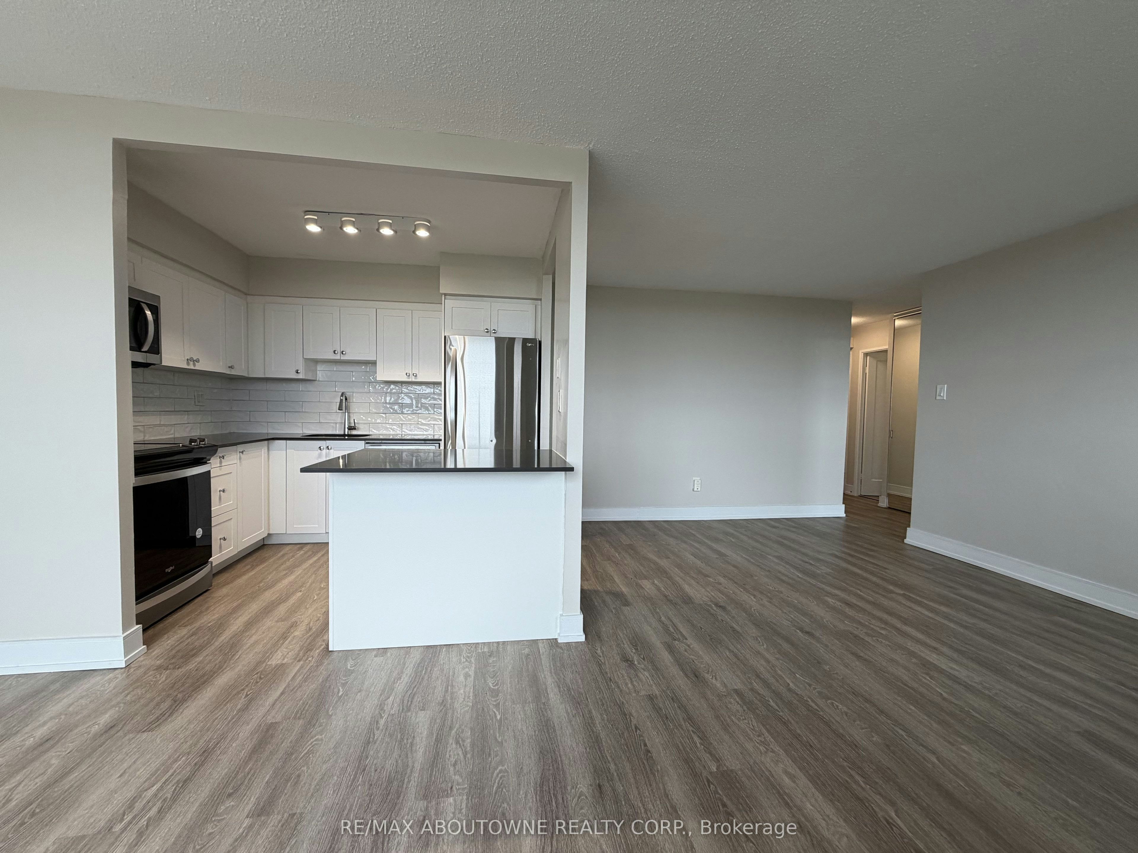 716-147 Wellington Street W, Aurora, ON, L4G 2N9 - 6