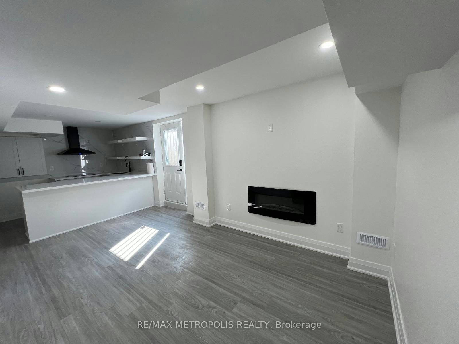 203 Gardiner Drive, Bradford West Gwillimbury, ON, L3Z 0J5 - 2