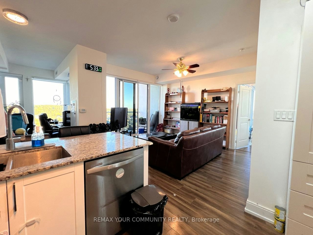 1602B-9600 Yonge Street, Richmond Hill, ON, L4C 0X3 - 12