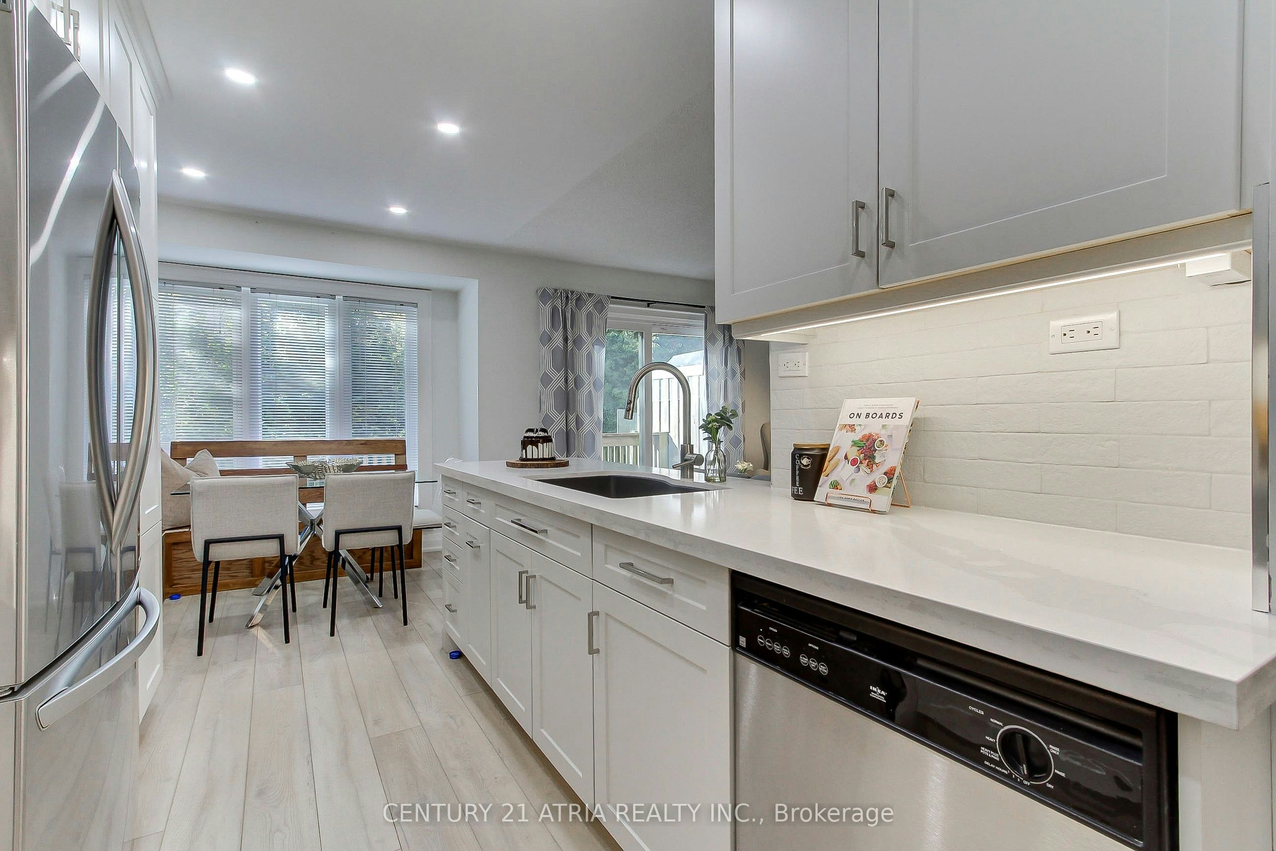 27 Anderson Place, Aurora, ON, L4G 6G4