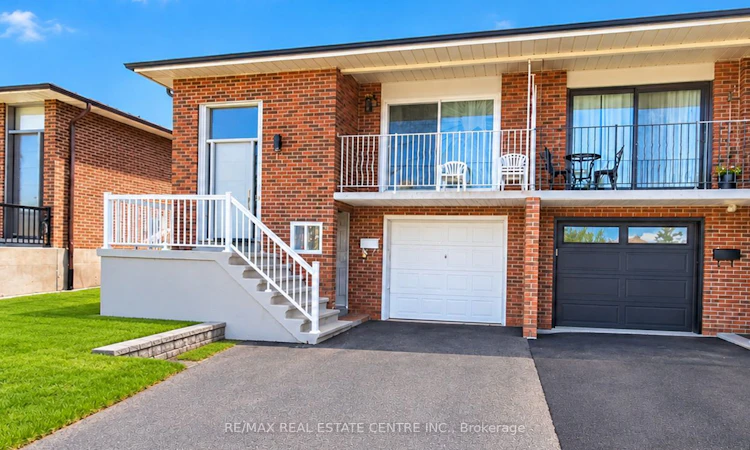 11 Albany Drive