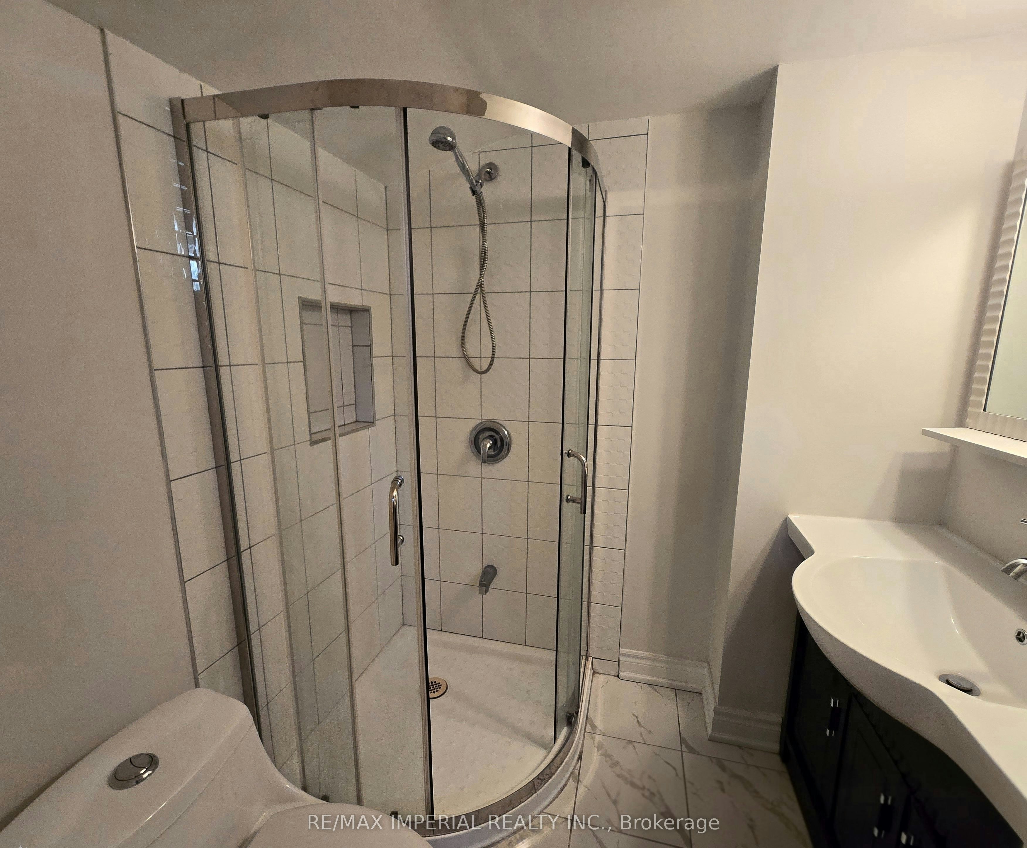 12A Mauro Court, Richmond Hill, ON, L4B 3J8 - 12