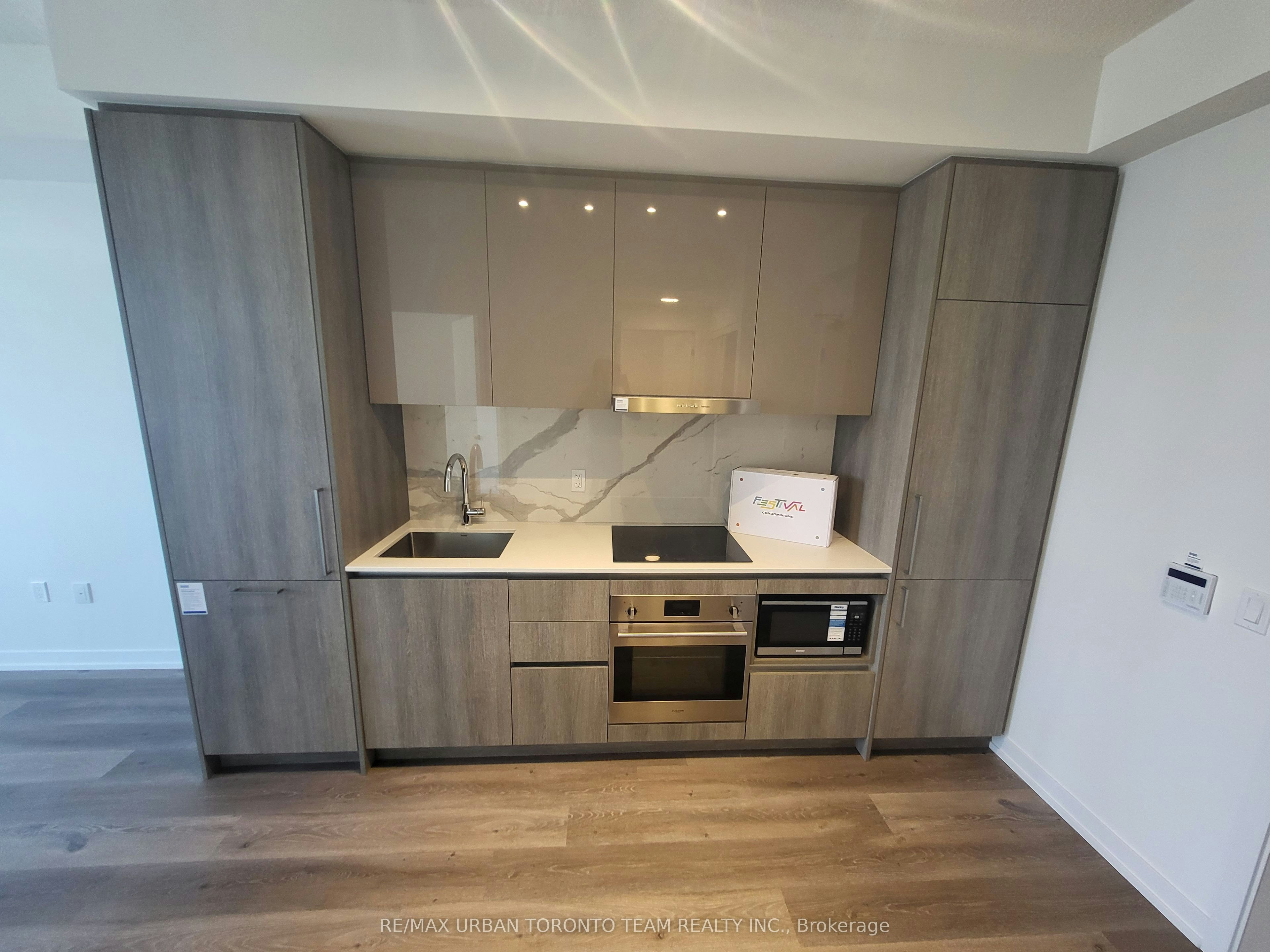 5910-225 Commerce St Street, Vaughan, ON, L4K 0P9 - 5