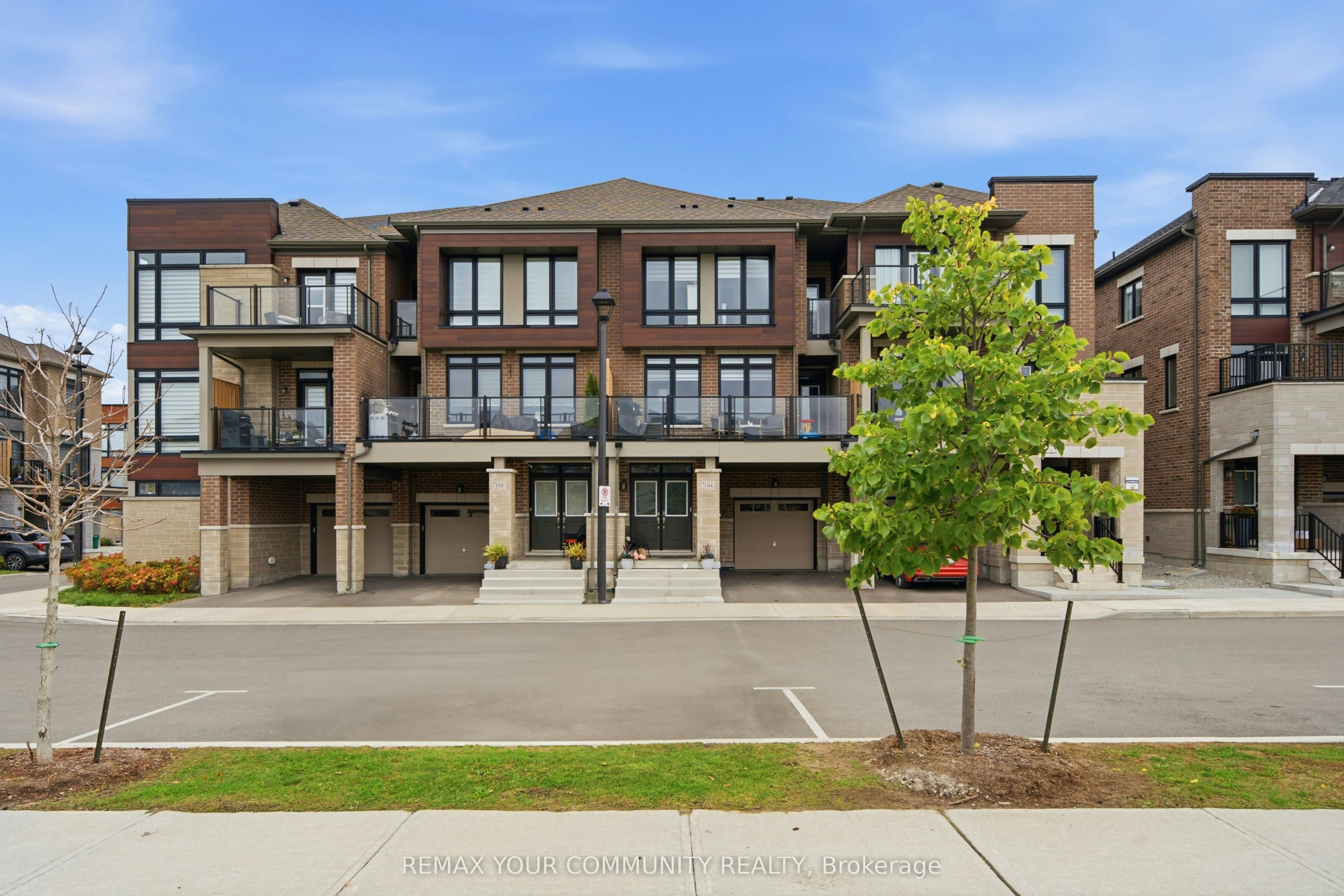 104 Holyrood Crescent, Vaughan, ON, L4H 5G2
