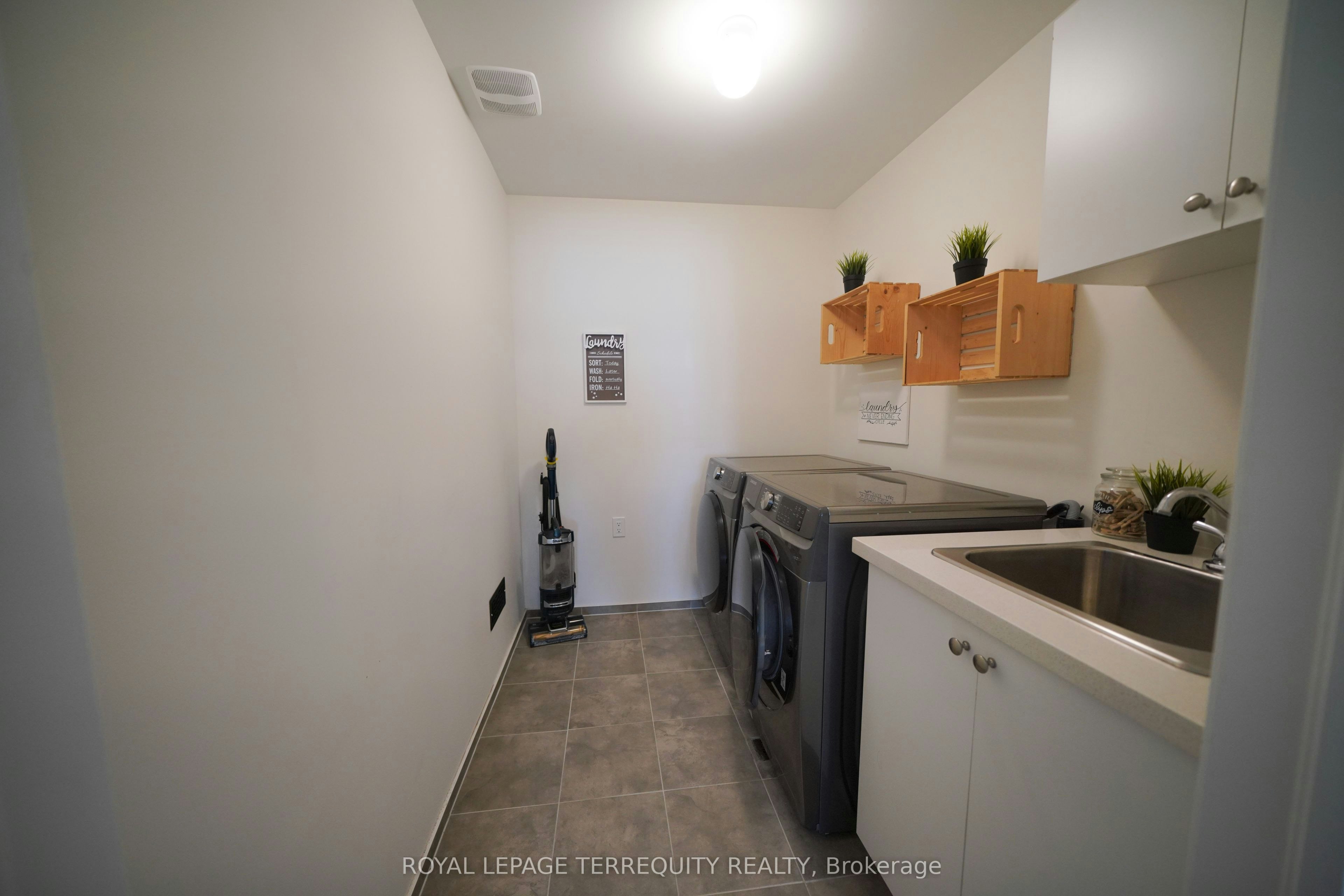 40 Pietrowski Drive, Georgina, ON, L4P 0K2 - 17
