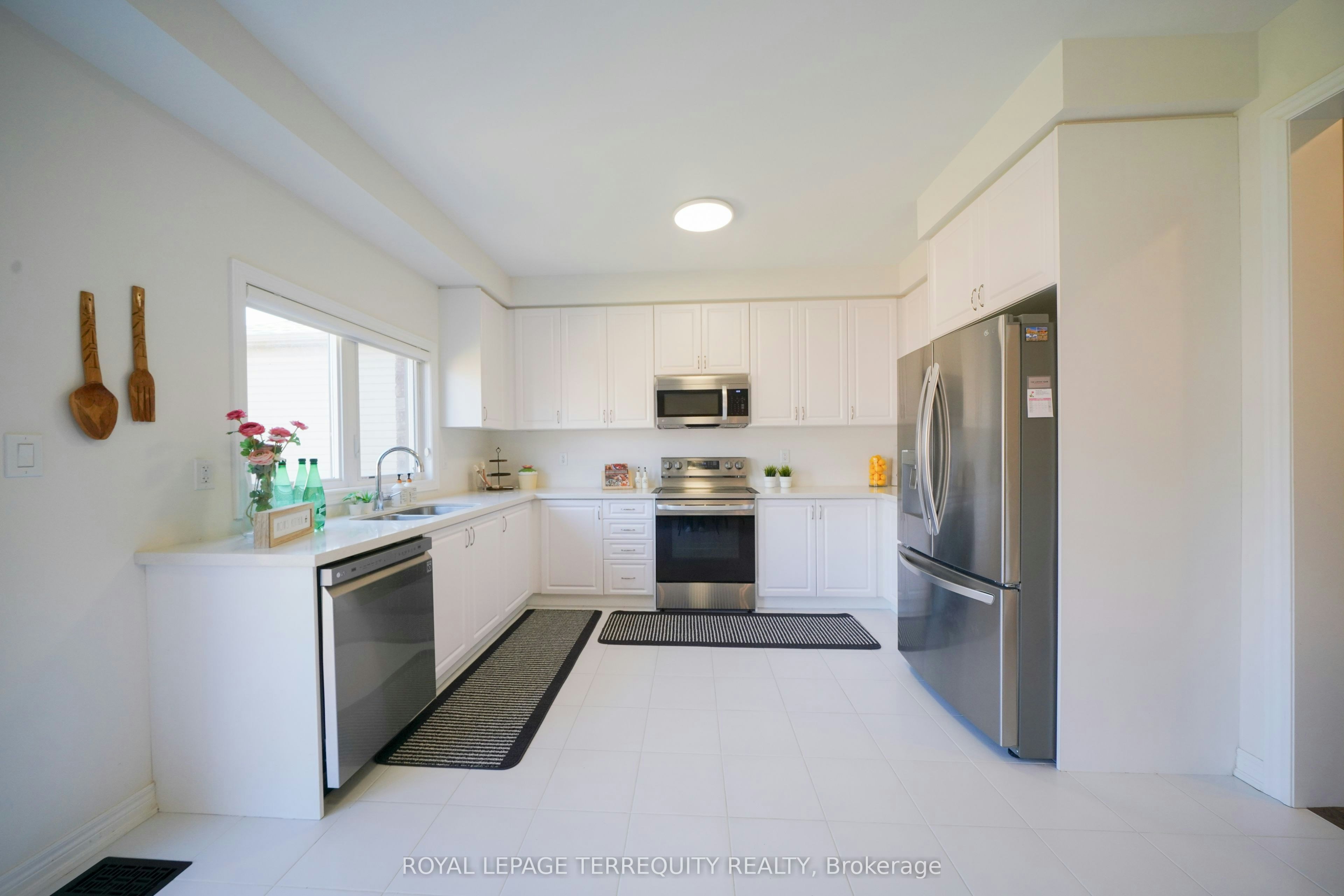 40 Pietrowski Drive, Georgina, ON, L4P 0K2 - 9