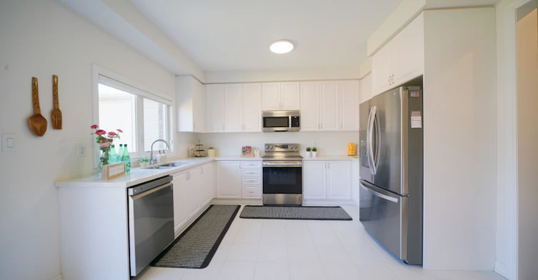 40 Pietrowski Drive, Georgina, ON, L4P 0K2 - 9