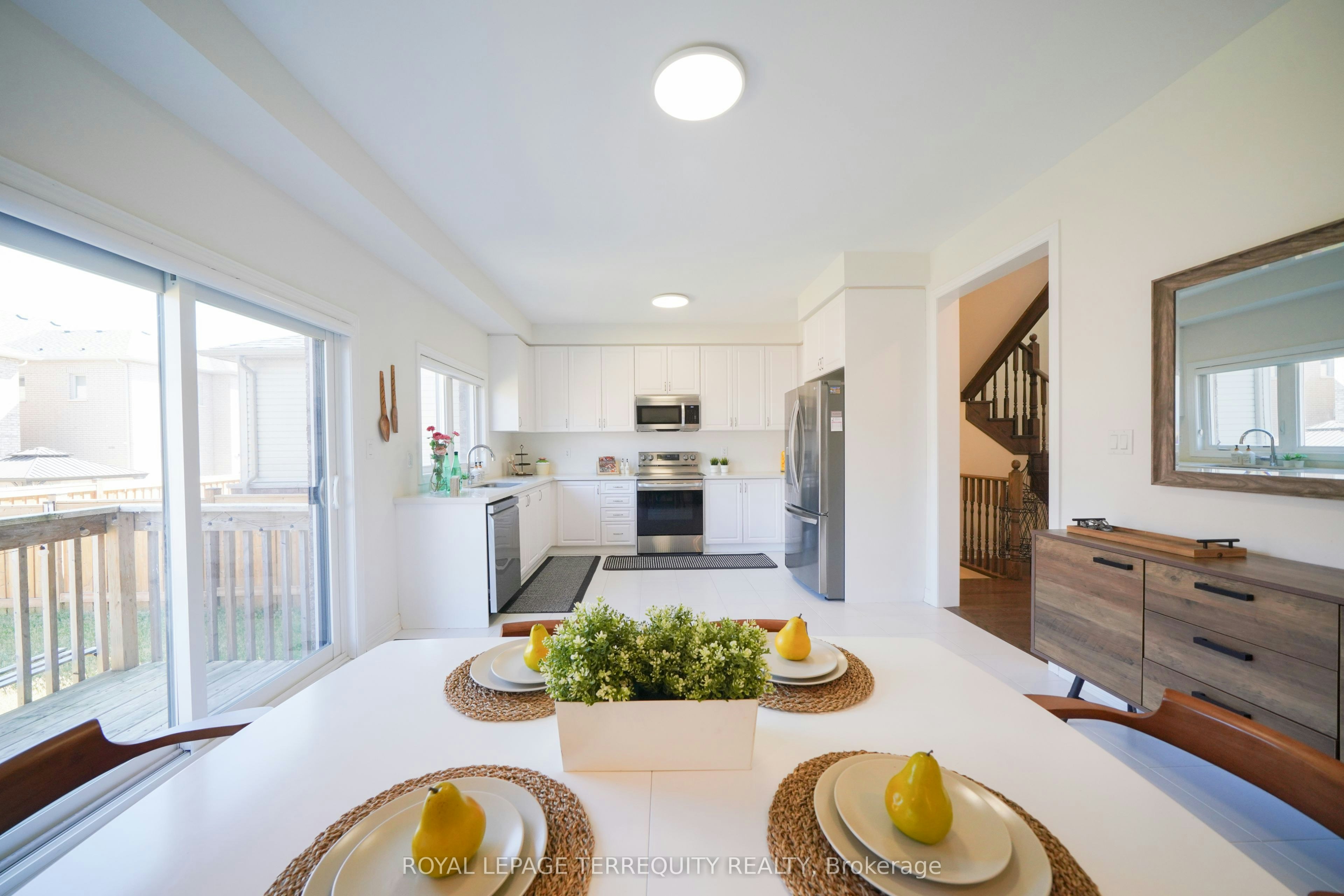 40 Pietrowski Drive, Georgina, ON, L4P 0K2 - 8