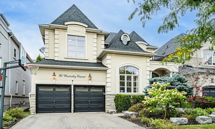 95 Woodvalley Crescent