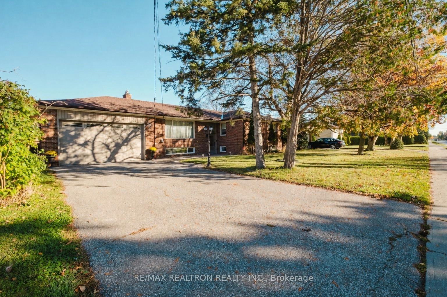 92 Bond Crescent, Richmond Hill, ON, L4E 3K7