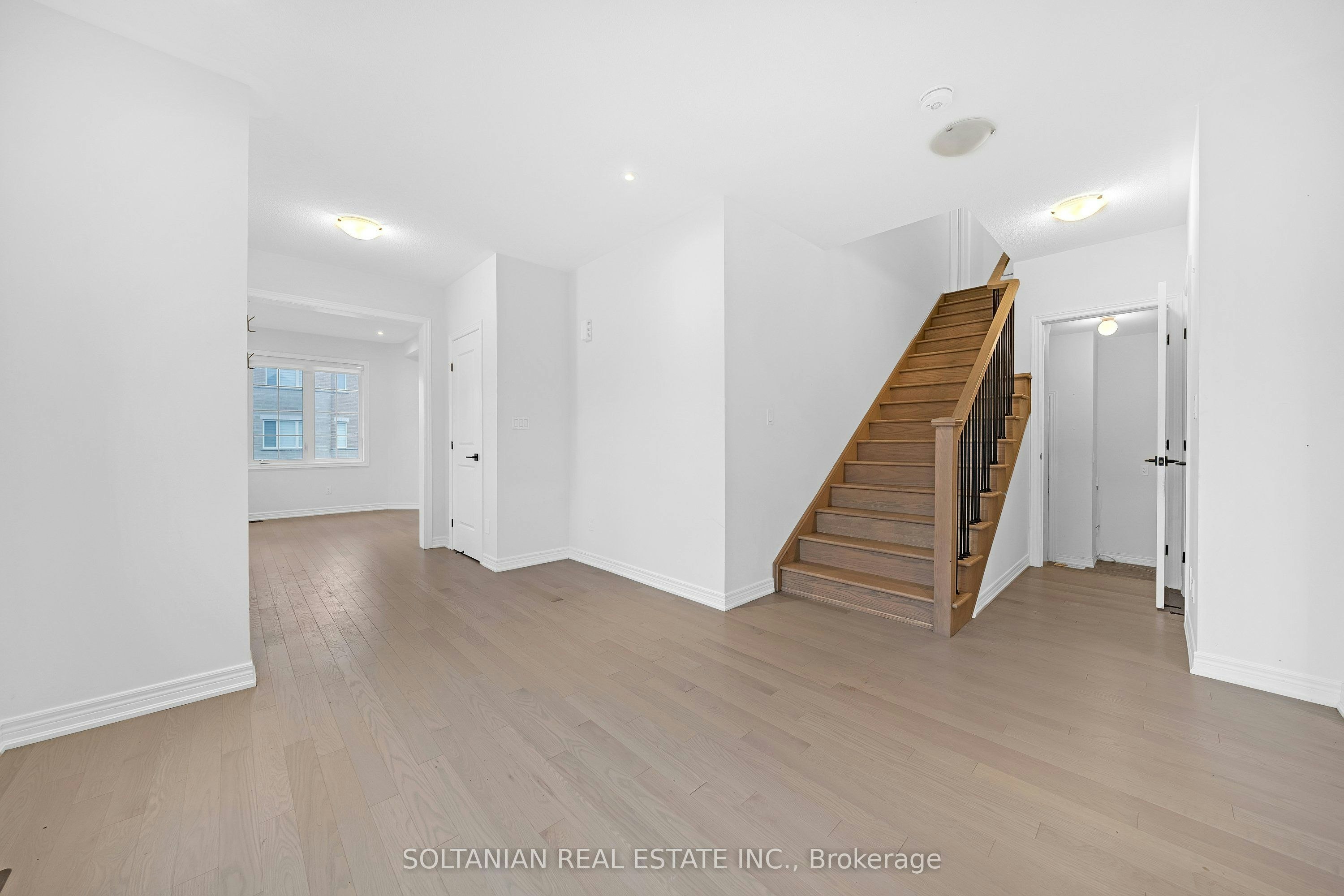 75 Bud Leggett Crescent, Georgina, ON, L4P 0B7 - 7