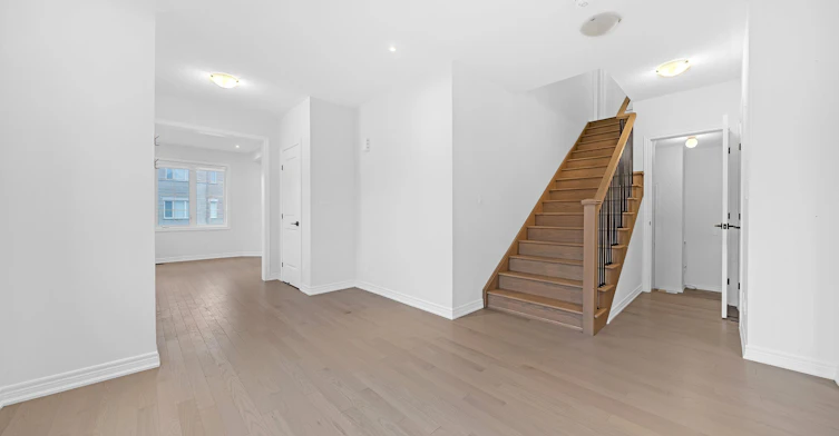 75 Bud Leggett Crescent, Georgina, ON, L4P 0B7 - 7
