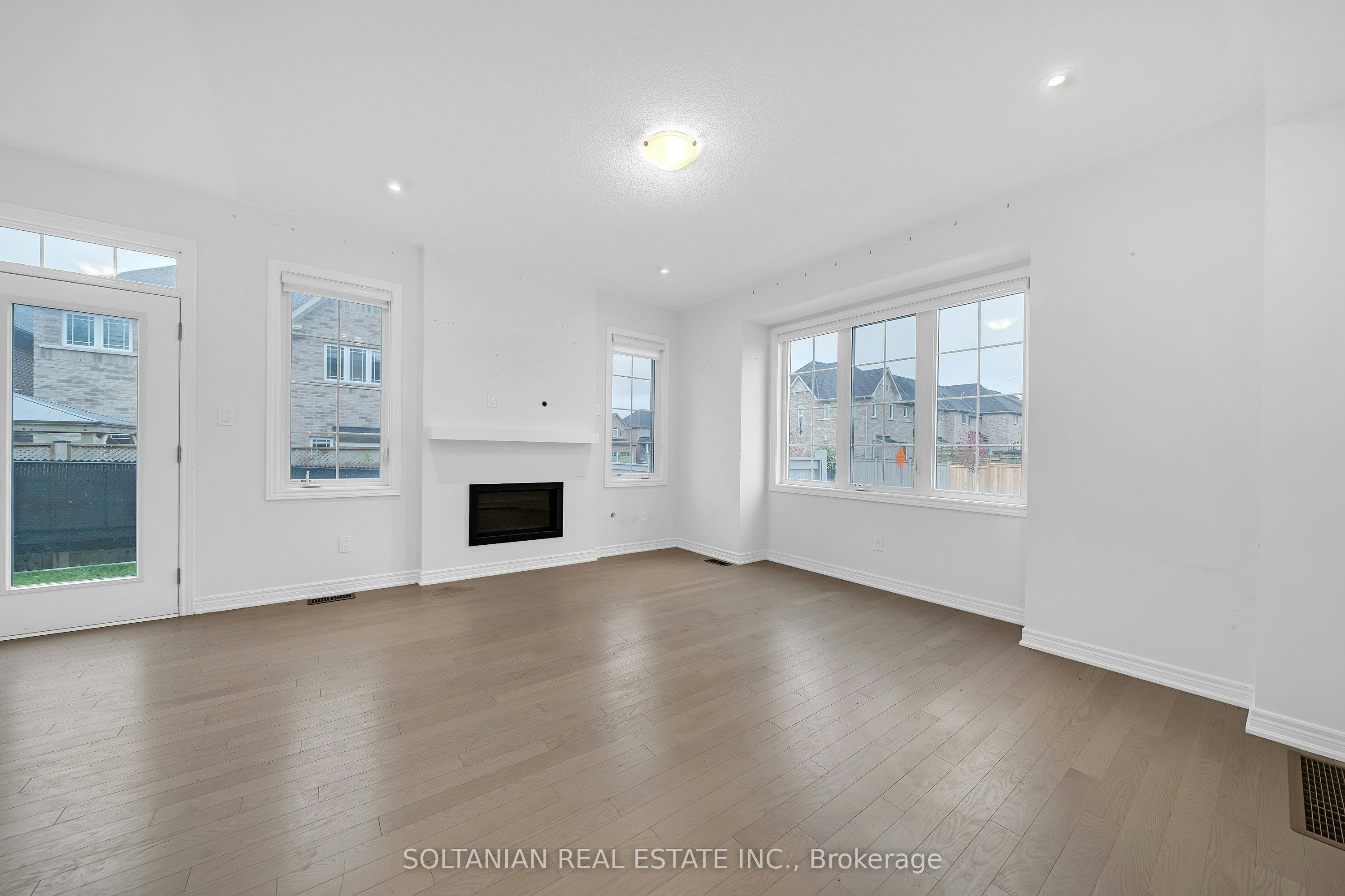 75 Bud Leggett Crescent, Georgina, ON, L4P 0B7 - 11