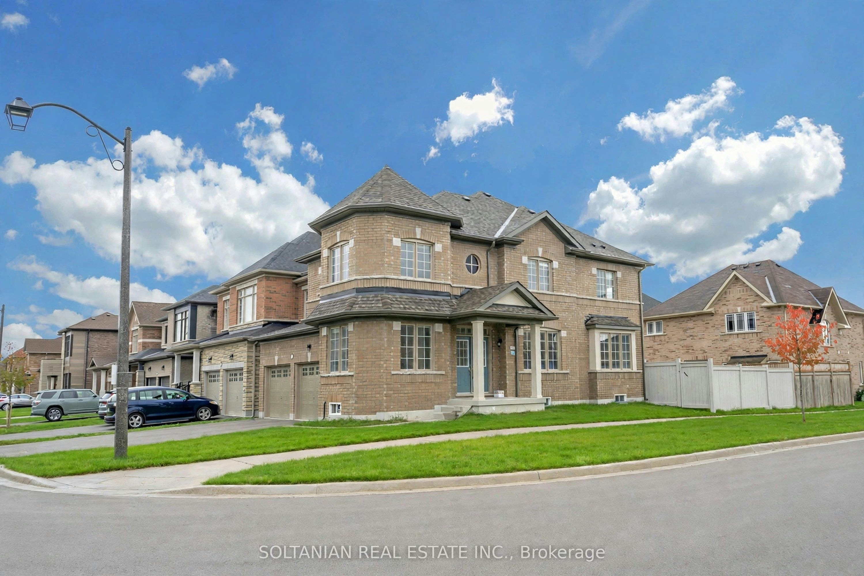 75 Bud Leggett Crescent, Georgina, ON, L4P 0B7 - 2