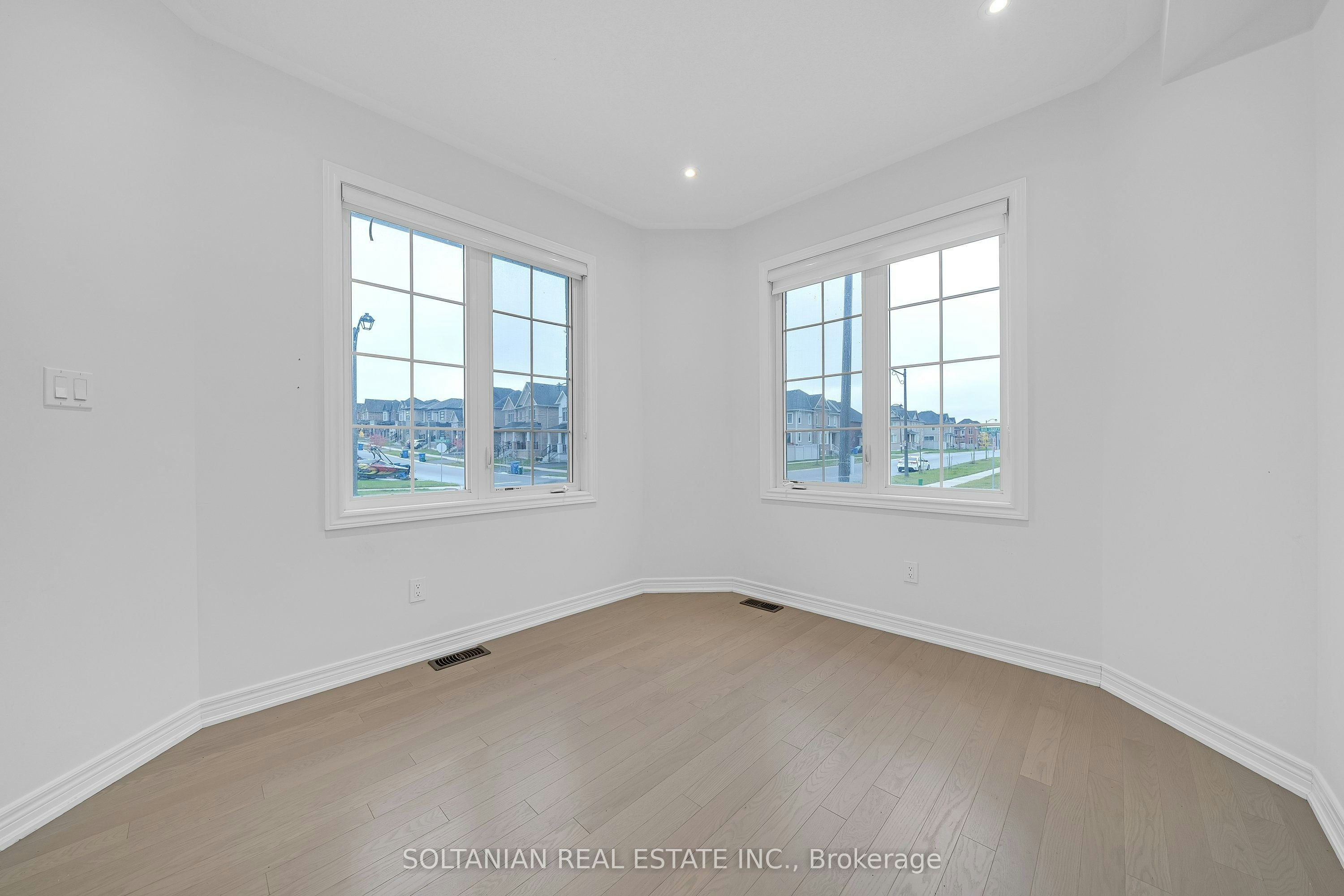 75 Bud Leggett Crescent, Georgina, ON, L4P 0B7 - 4