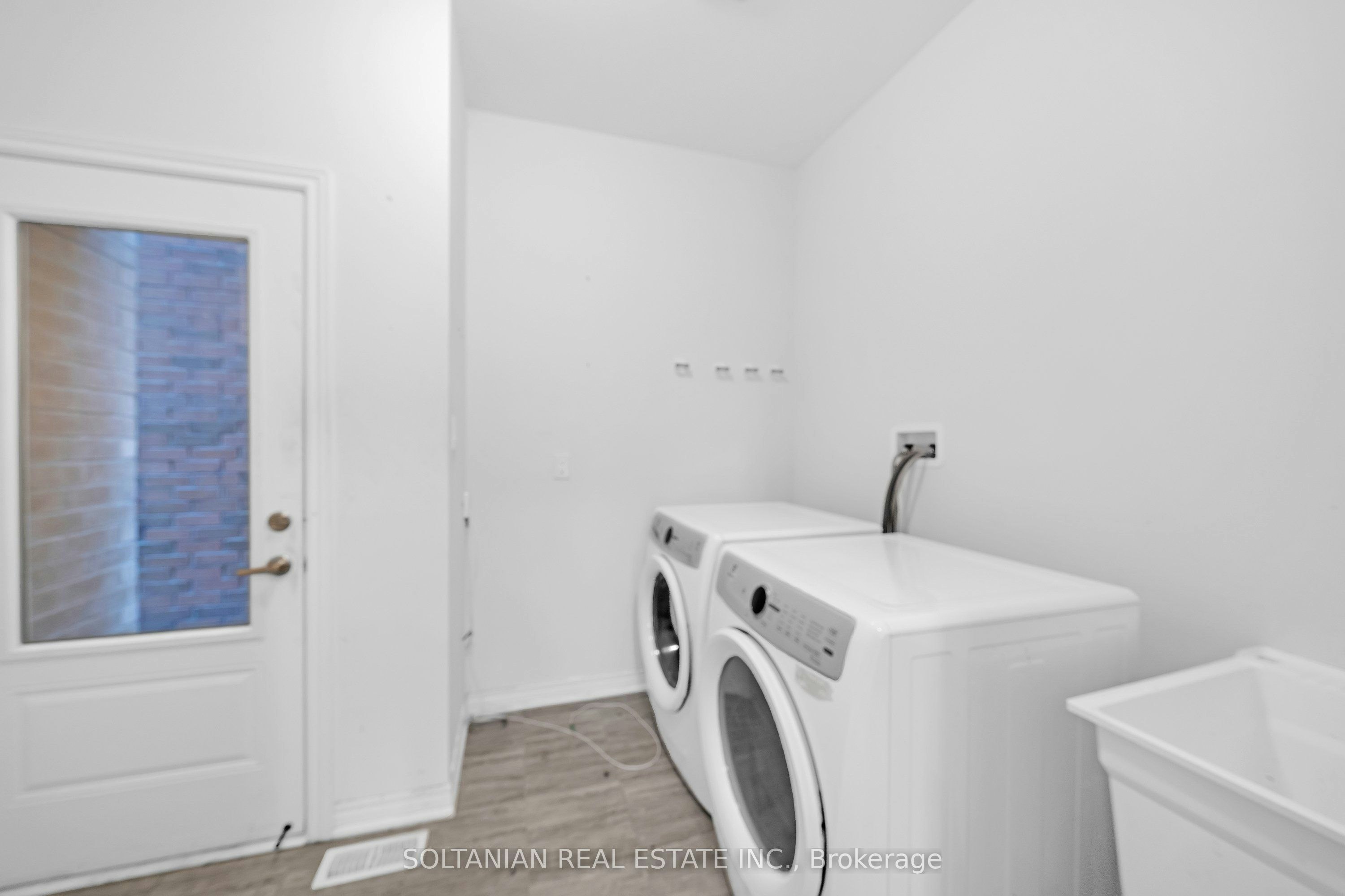75 Bud Leggett Crescent, Georgina, ON, L4P 0B7 - 8