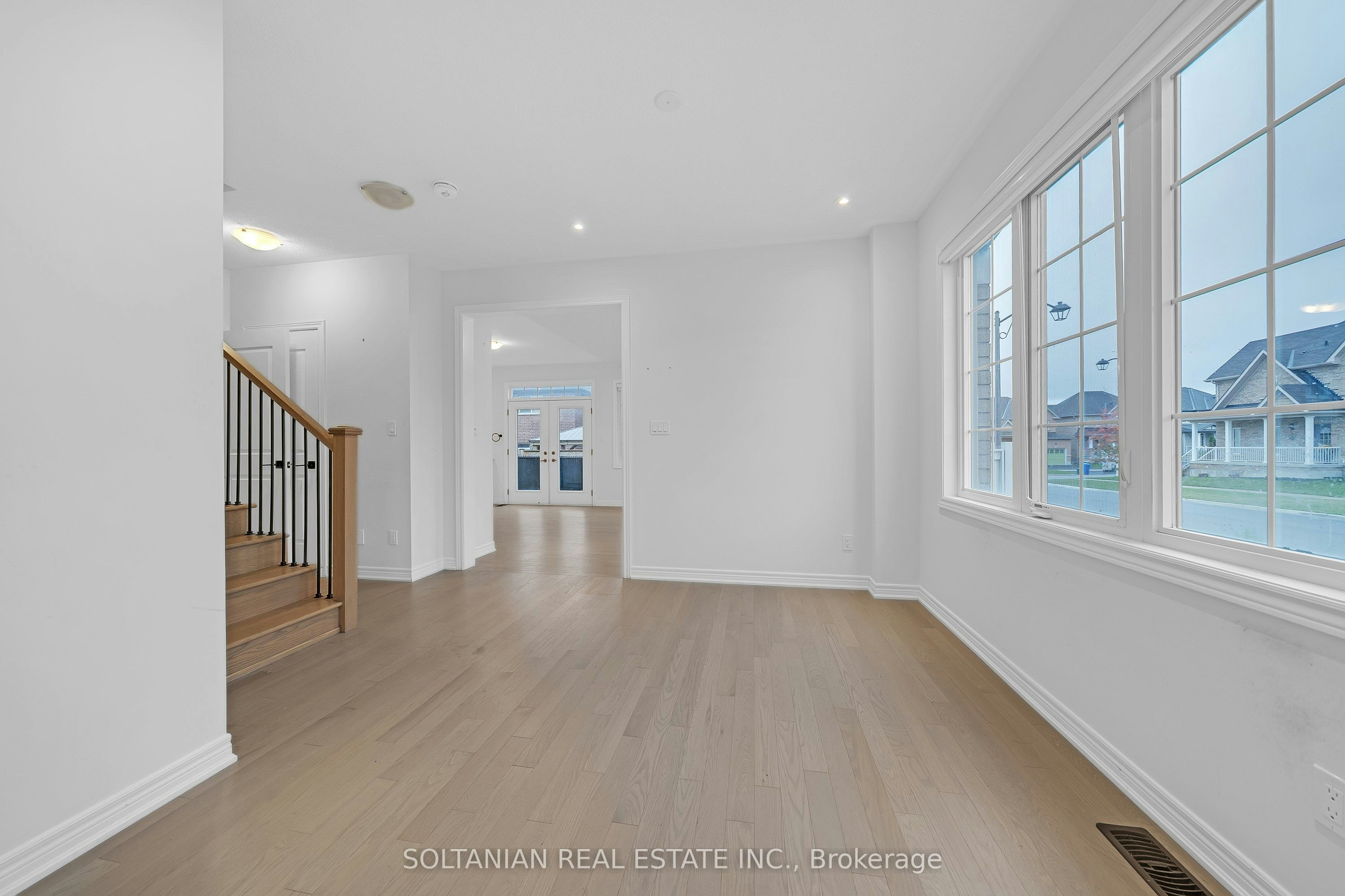 75 Bud Leggett Crescent, Georgina, ON, L4P 0B7 - 5