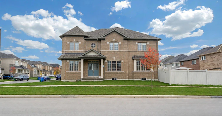75 Bud Leggett Crescent, Georgina, ON, L4P 0B7