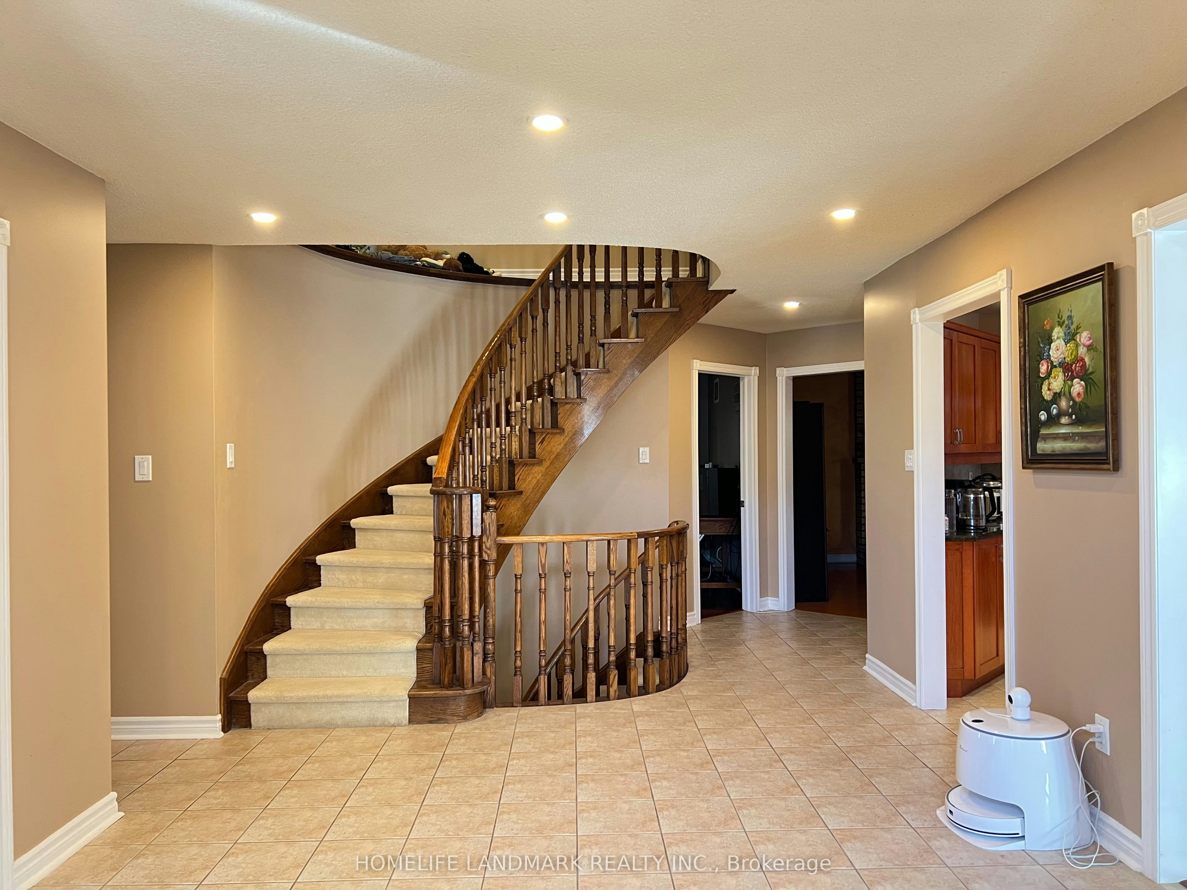 35 Montclair Road N, Richmond Hill, ON, L4B 2T9 - 3