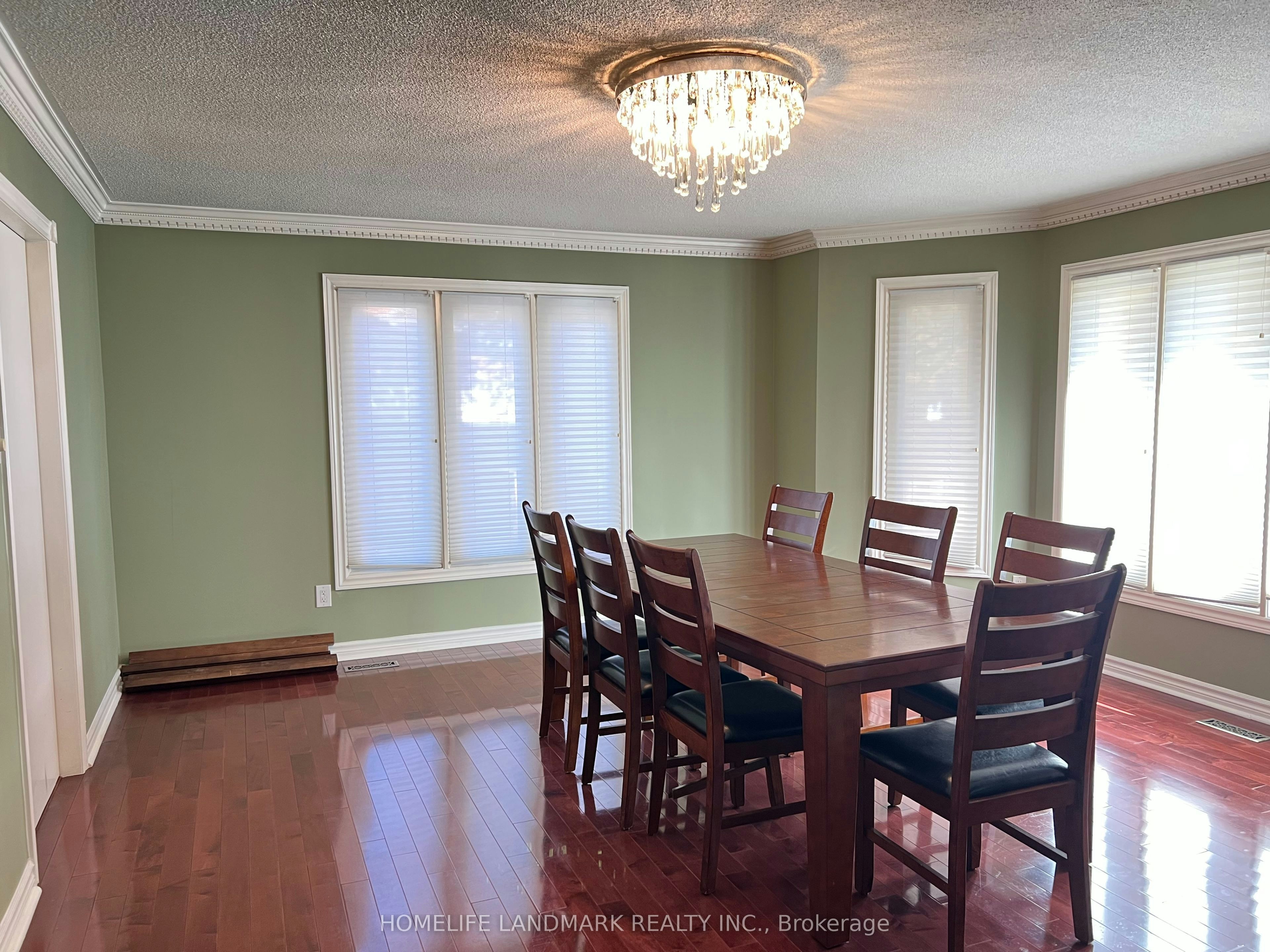 35 Montclair Road N, Richmond Hill, ON, L4B 2T9 - 2