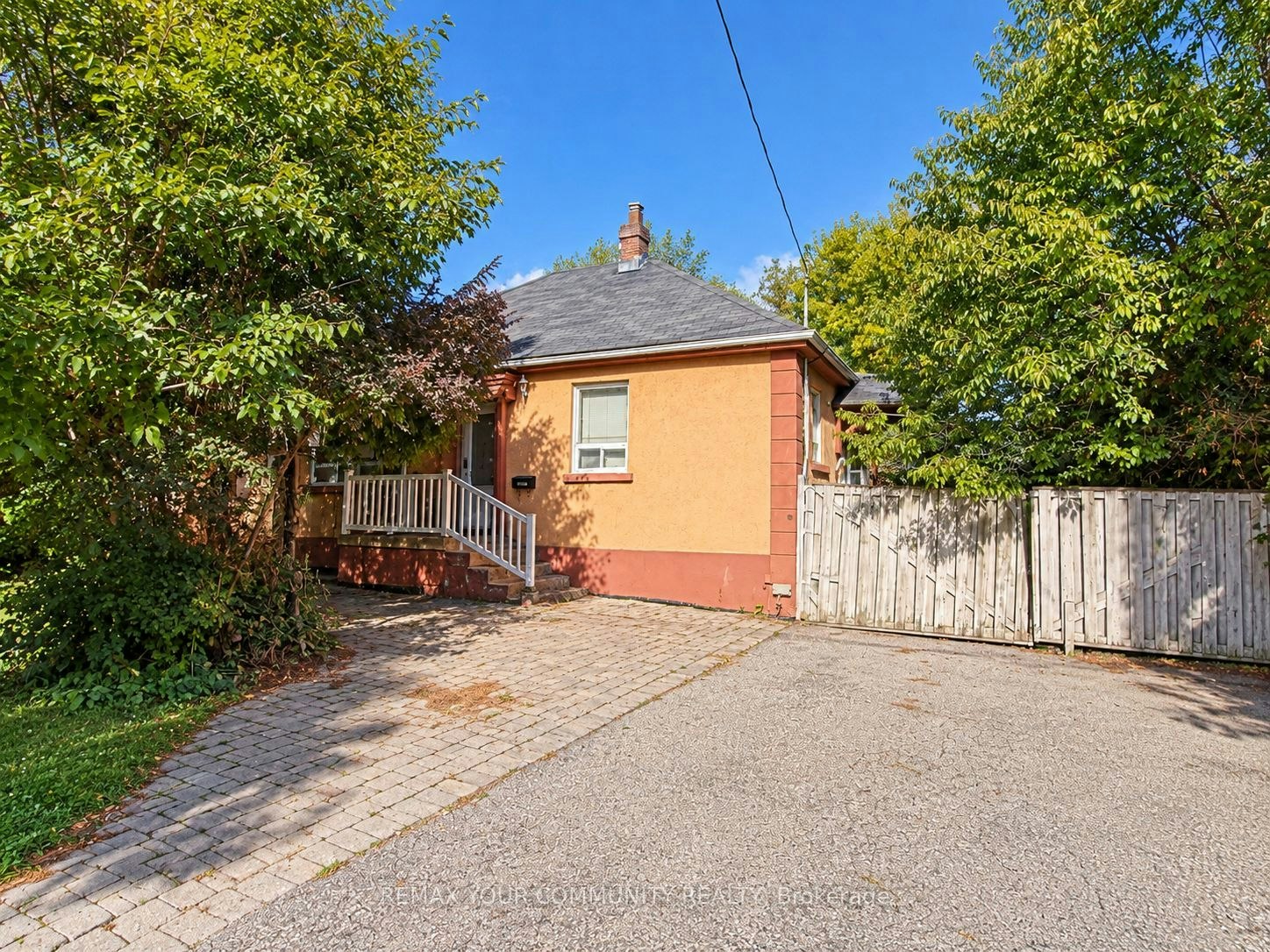 8 Hillside Avenue, Vaughan, ON, L4K 1X1 - 2