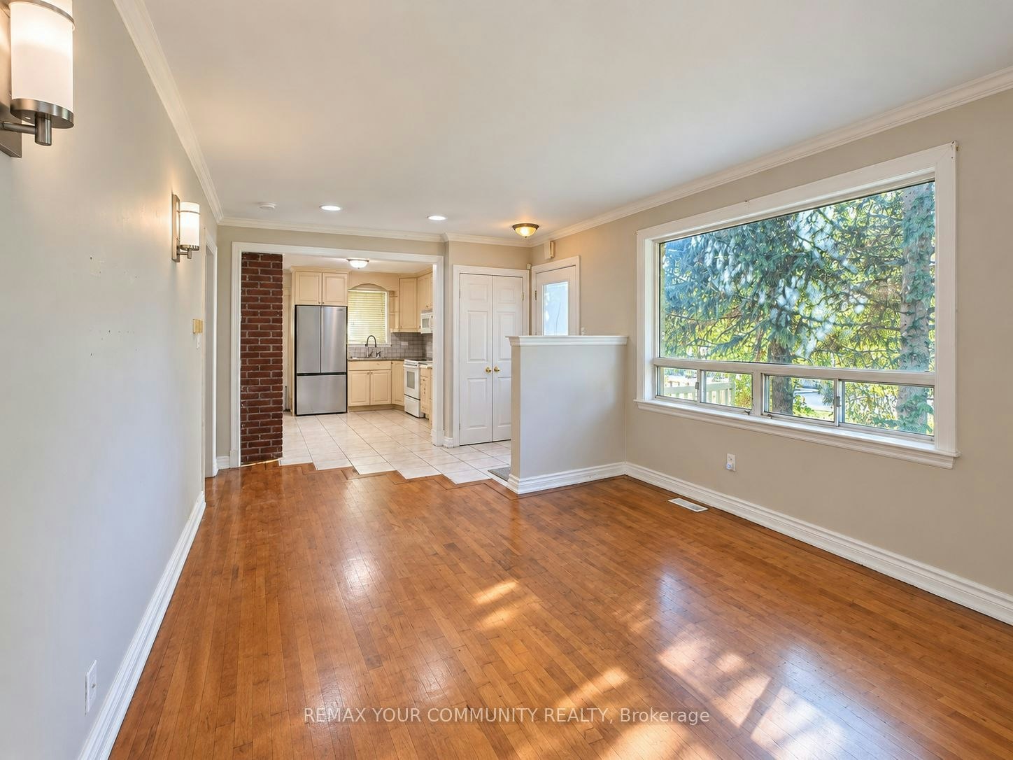 8 Hillside Avenue, Vaughan, ON, L4K 1X1
