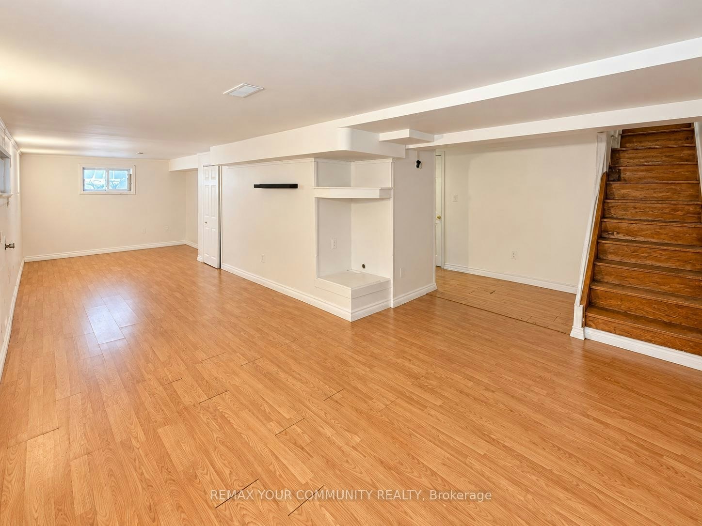 8 Hillside Avenue, Vaughan, ON, L4K 1X1 - 11