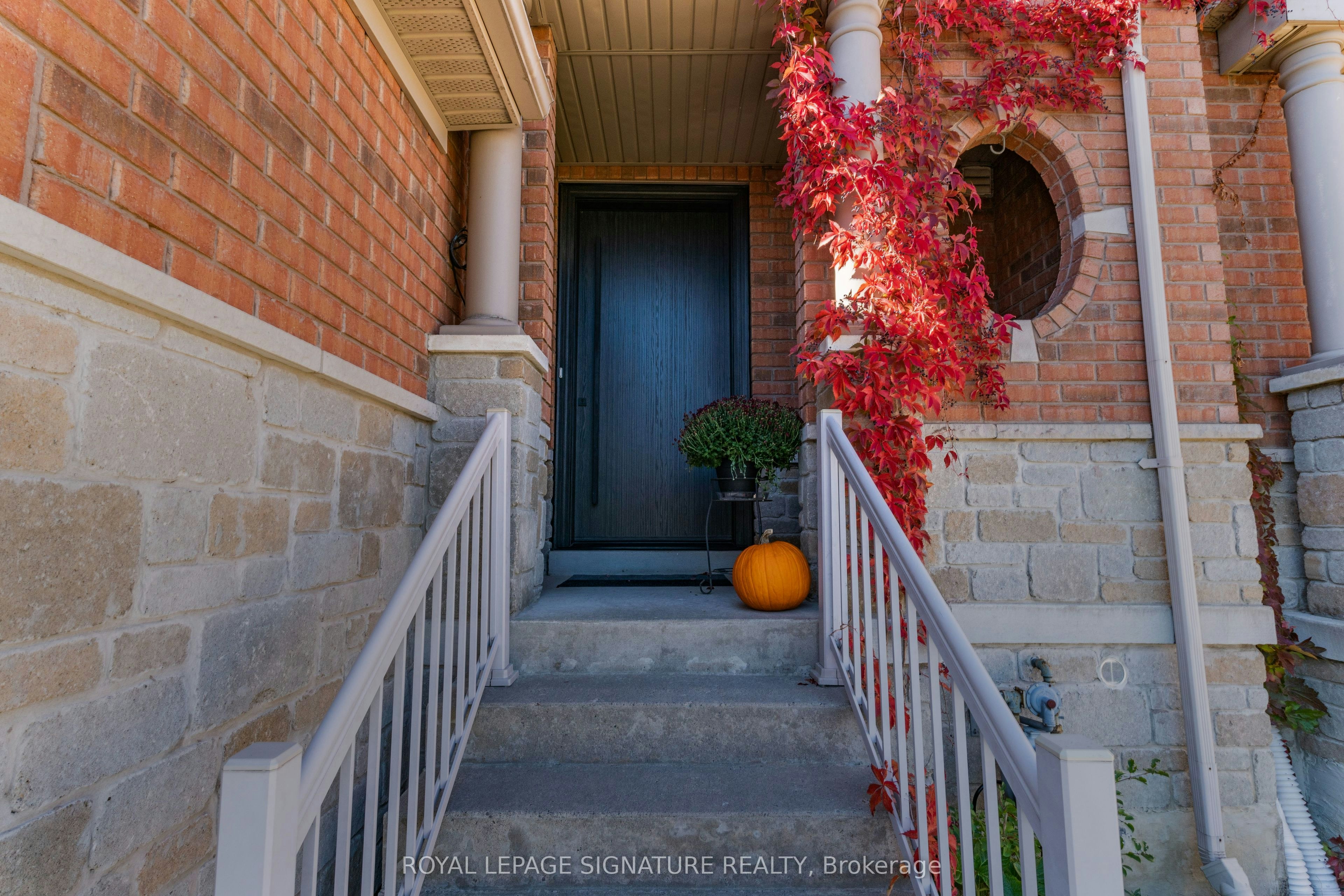 82 Loire Valley Avenue, Vaughan, ON, L4J 8V9