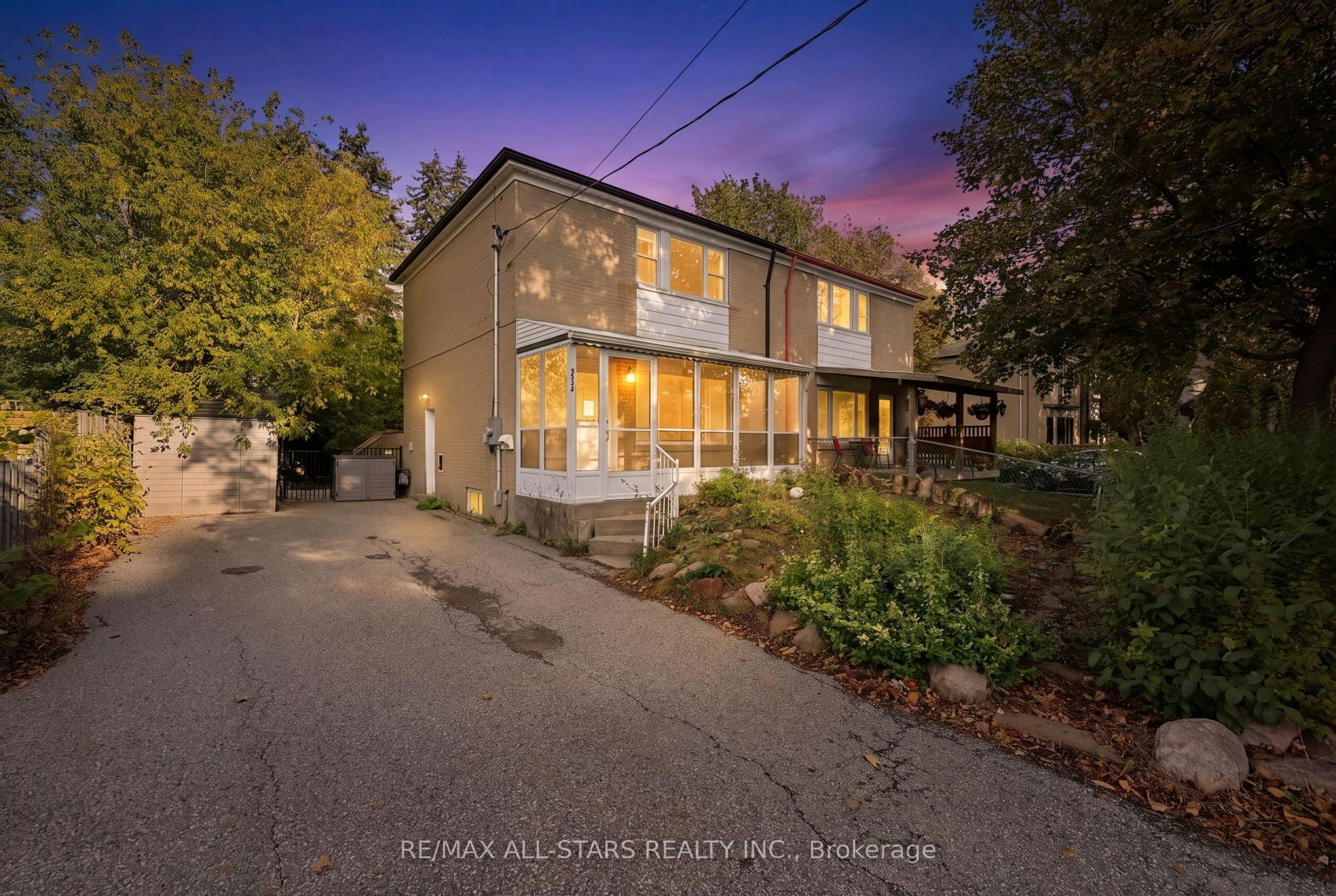 333 Neal Drive, Richmond Hill, ON, L4C 3L3