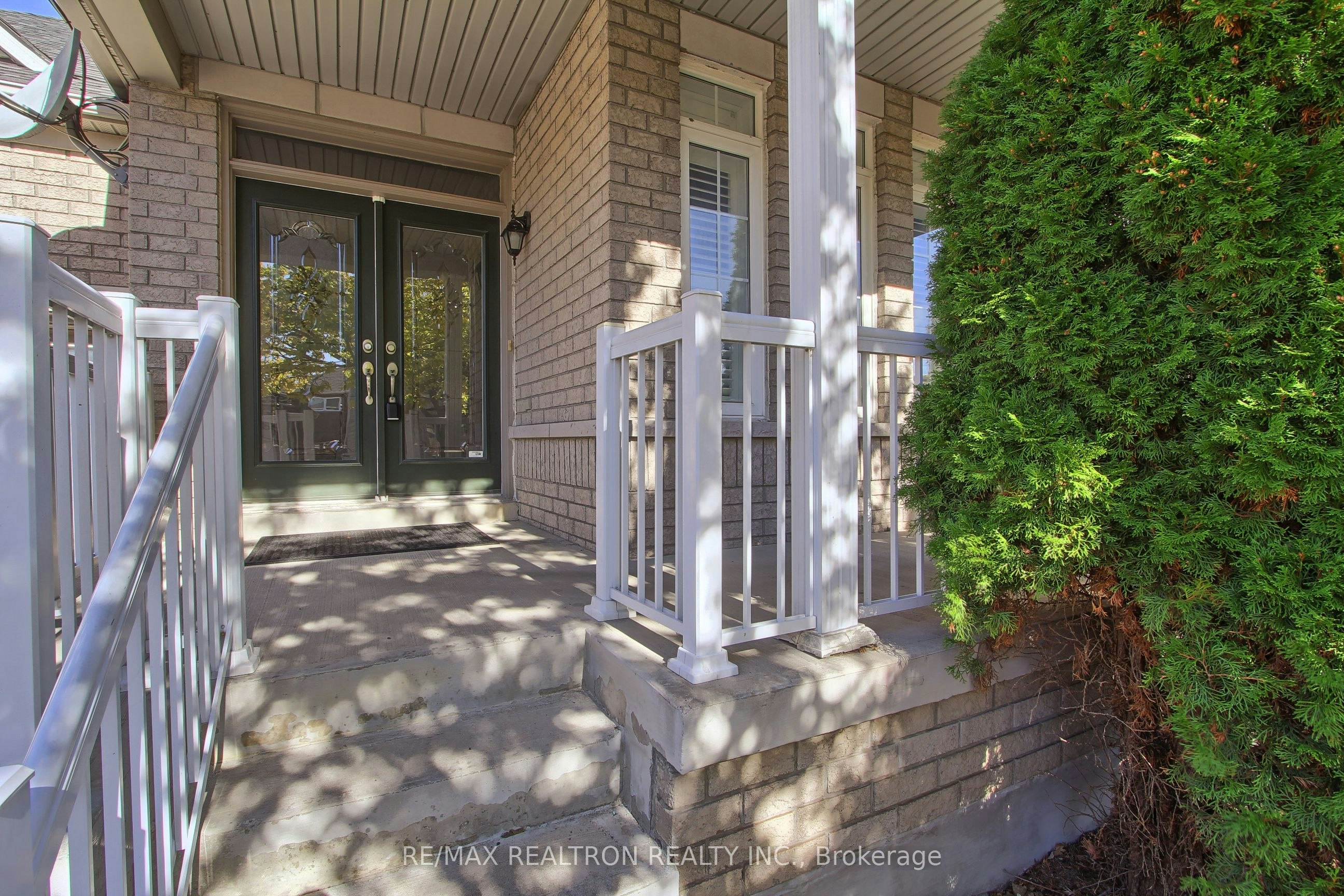 12 Victoria Wood Avenue, Markham, ON, L6E 1X7 - 2