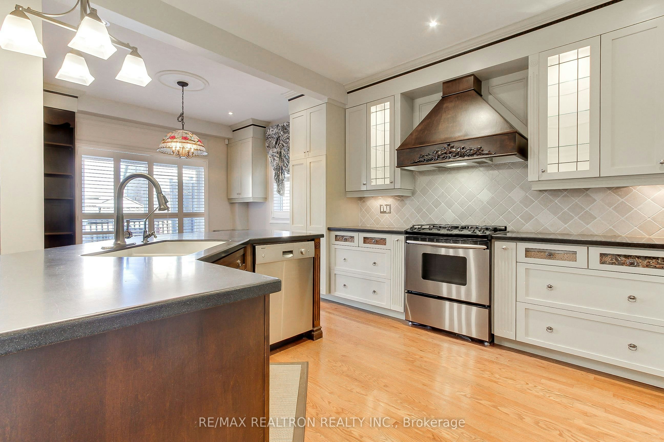 12 Victoria Wood Avenue, Markham, ON, L6E 1X7 - 11