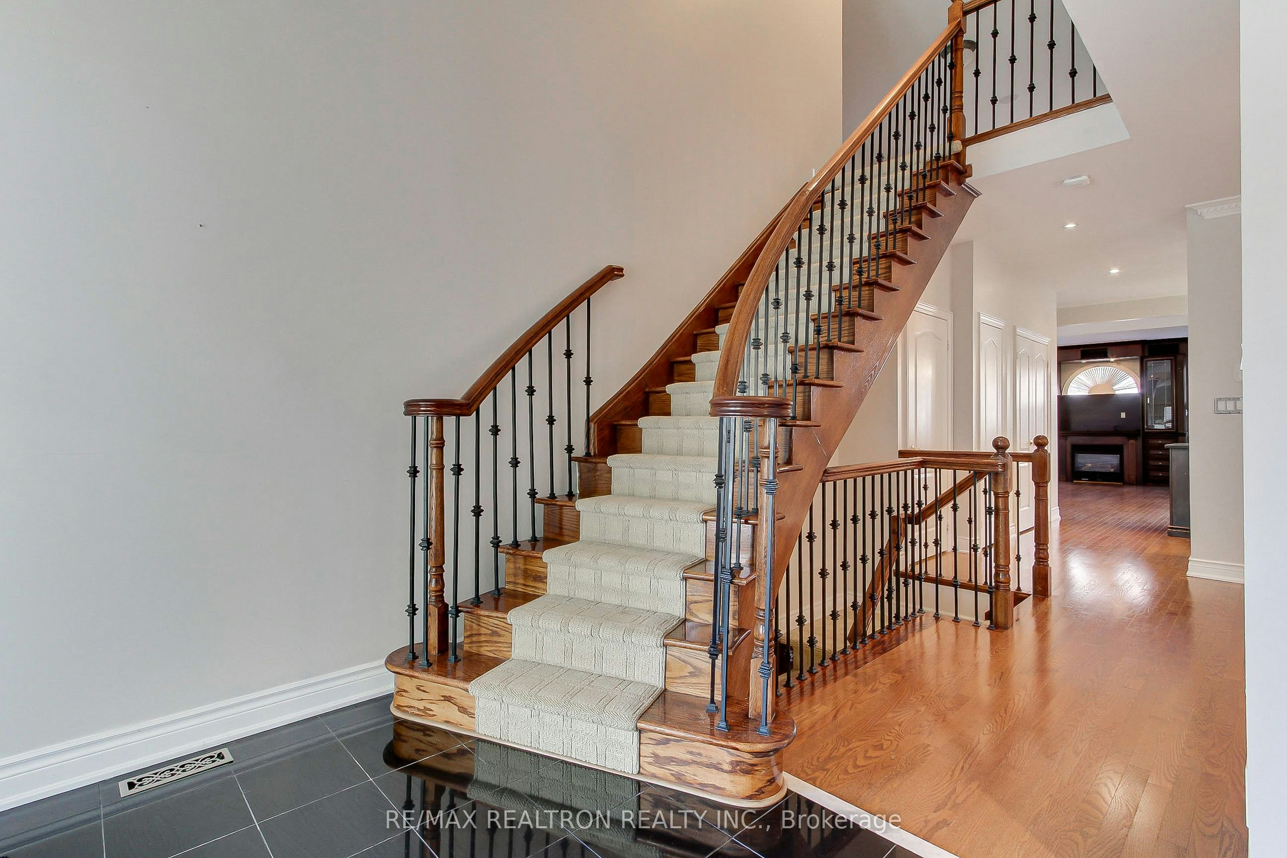12 Victoria Wood Avenue, Markham, ON, L6E 1X7 - 4