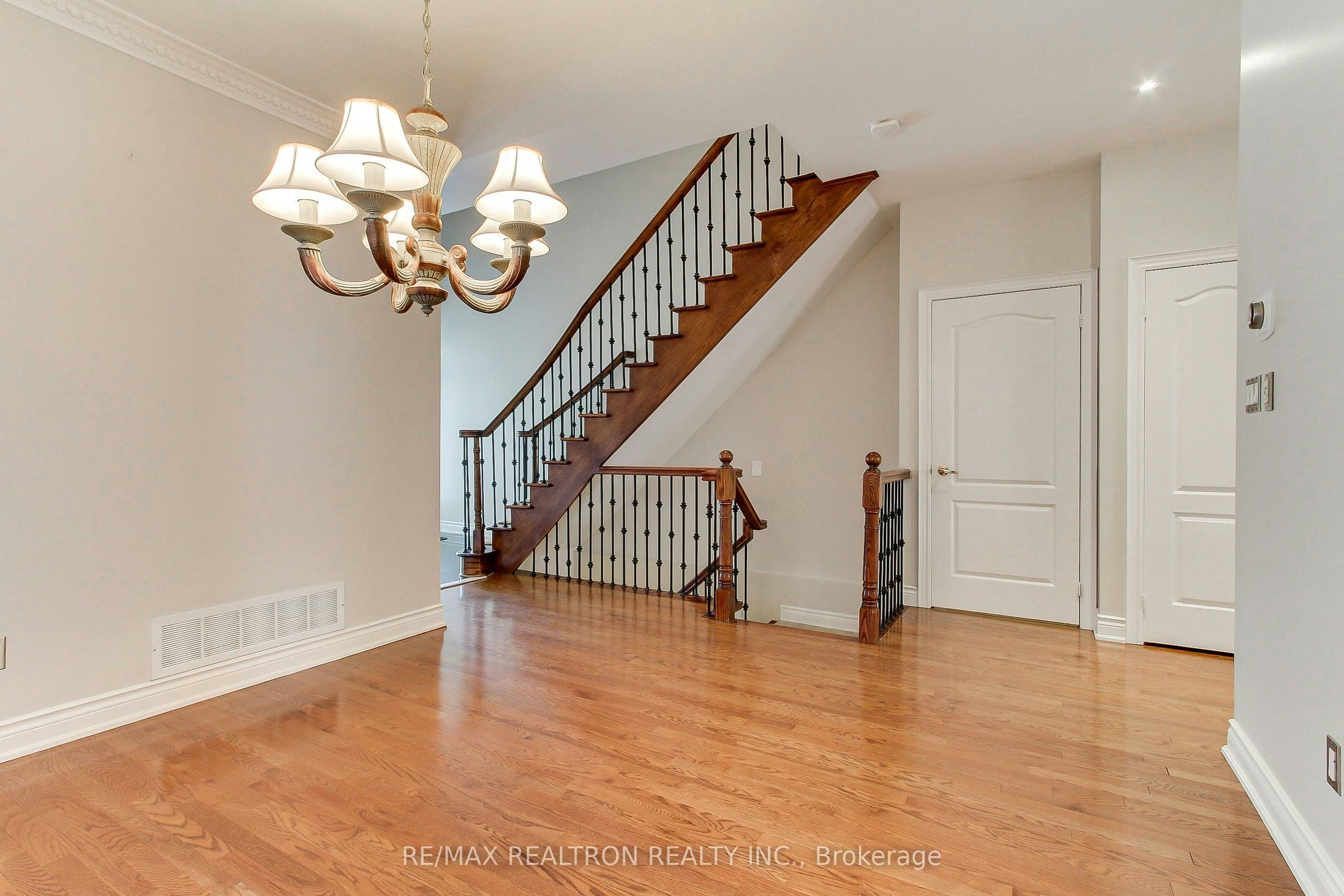 12 Victoria Wood Avenue, Markham, ON, L6E 1X7 - 6
