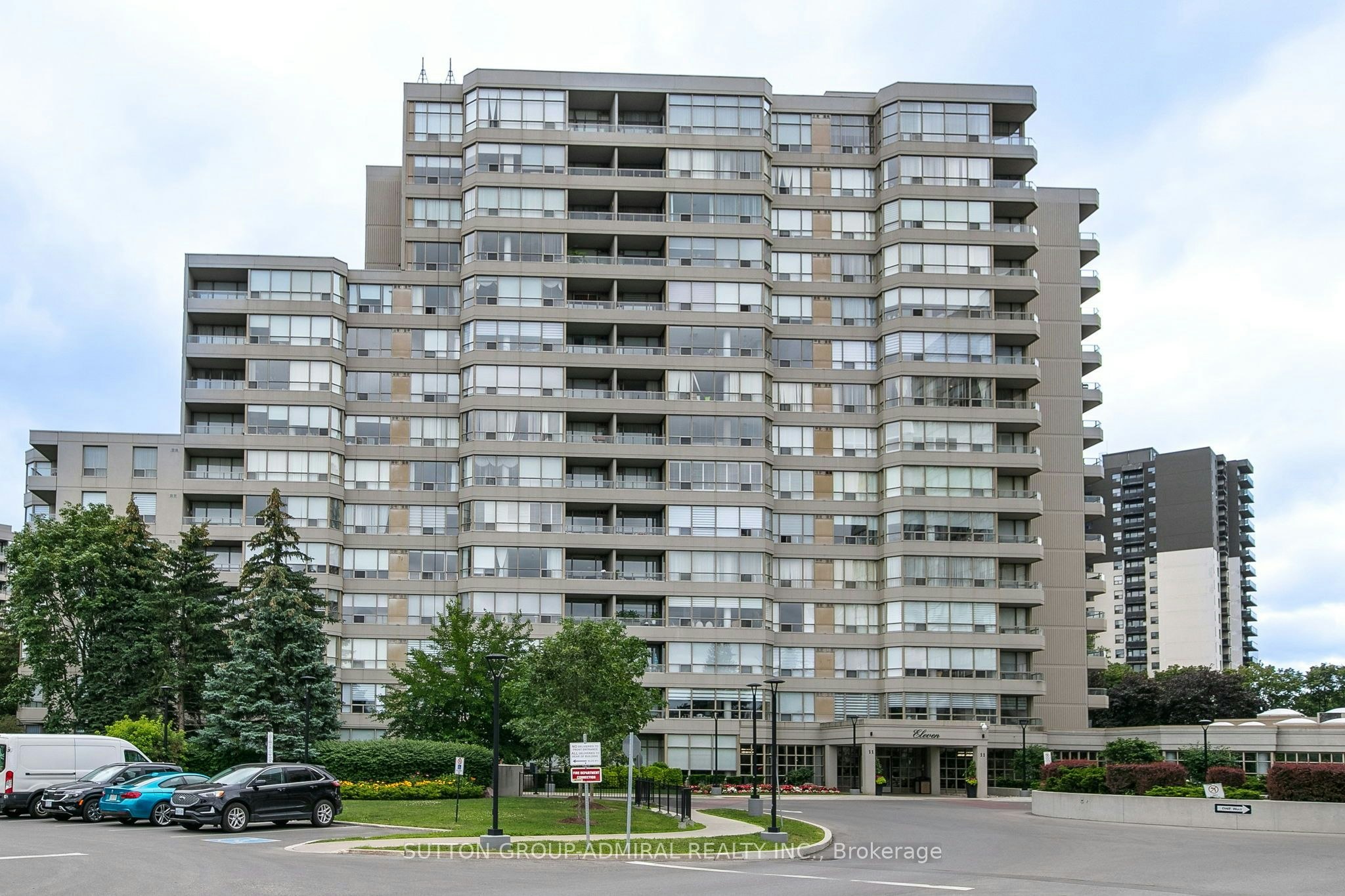 814-11 Townsgate Drive, Vaughan, ON, L4J 8G4