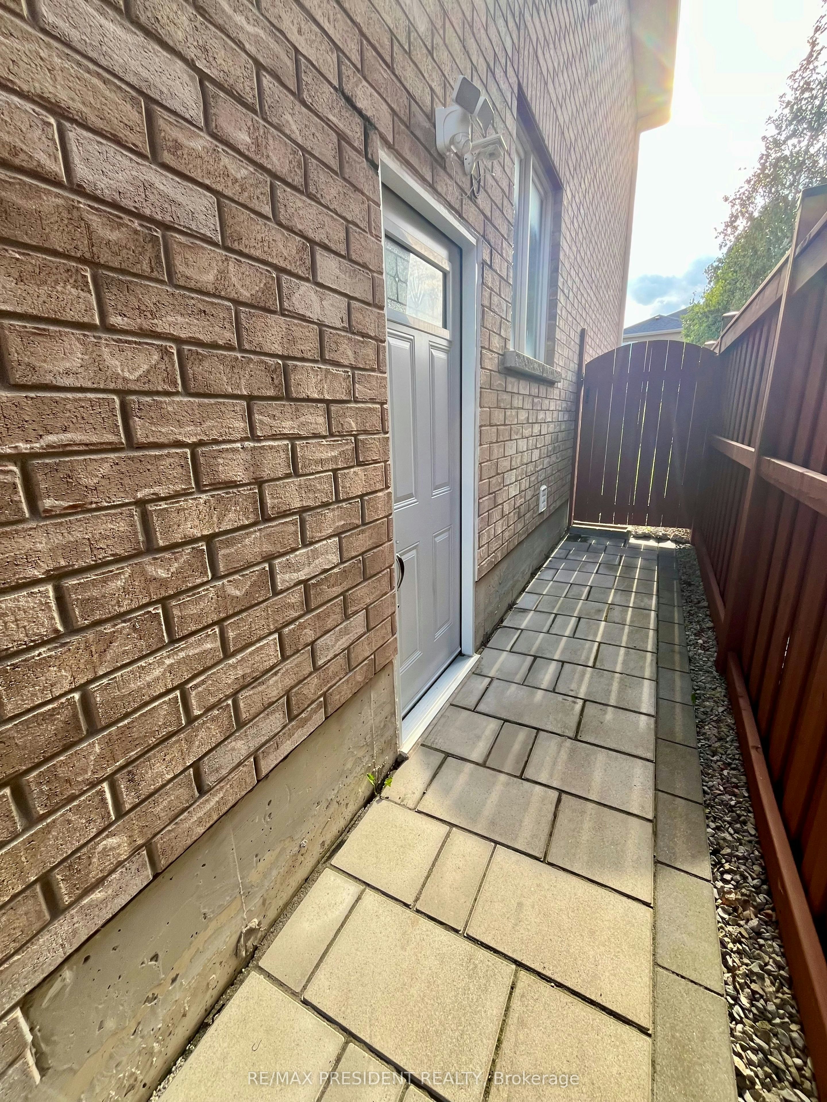 34 Webb Street, Bradford West Gwillimbury, ON, L3Z 0P9 - 2
