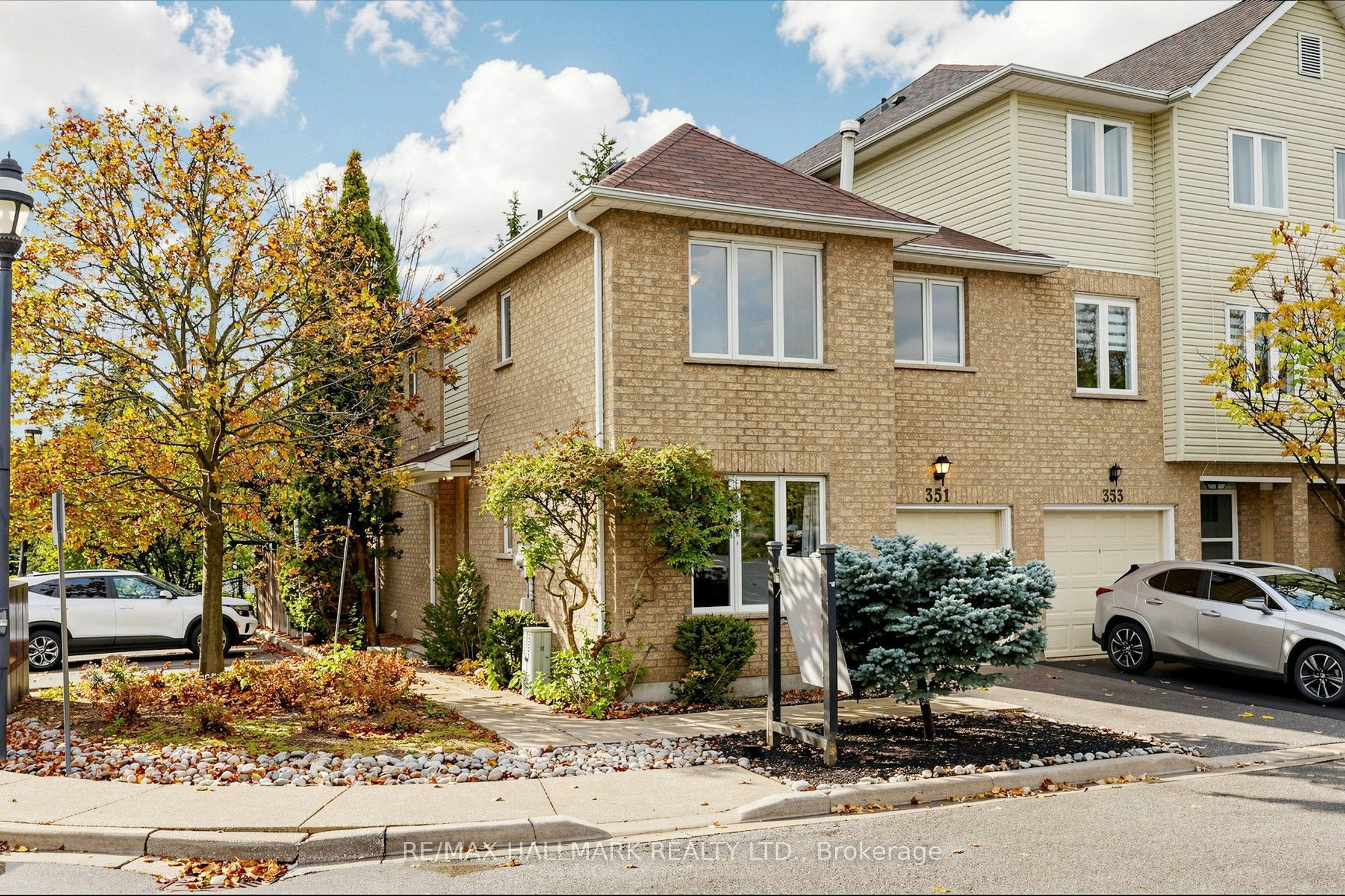 1-351 Riddell Court, Newmarket, ON, L3Y 8M8