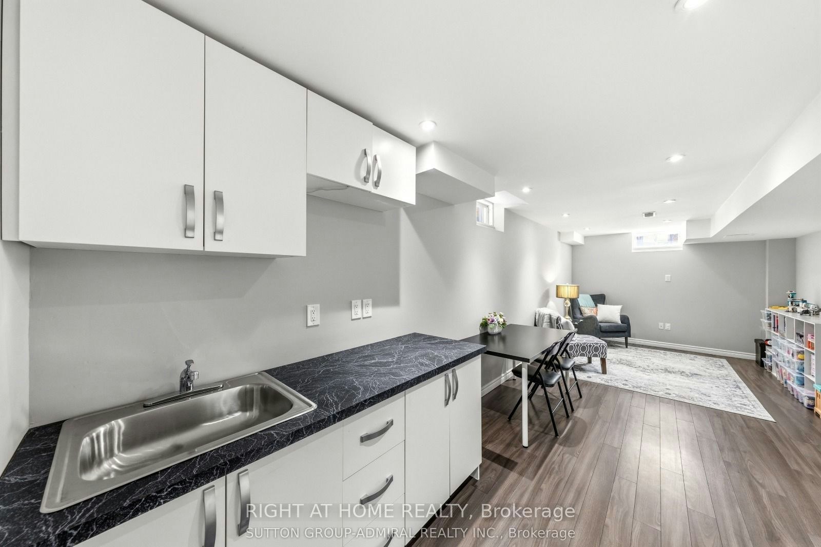 8 Napanee Street, Richmond Hill, ON, L4E 0X4 - 25