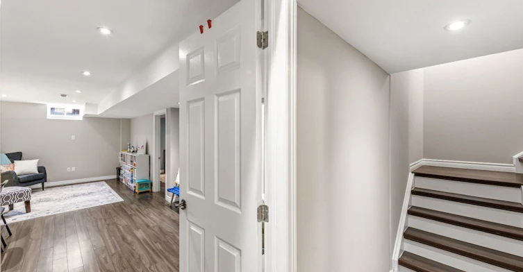 8 Napanee Street, Richmond Hill, ON, L4E 0X4 - 24