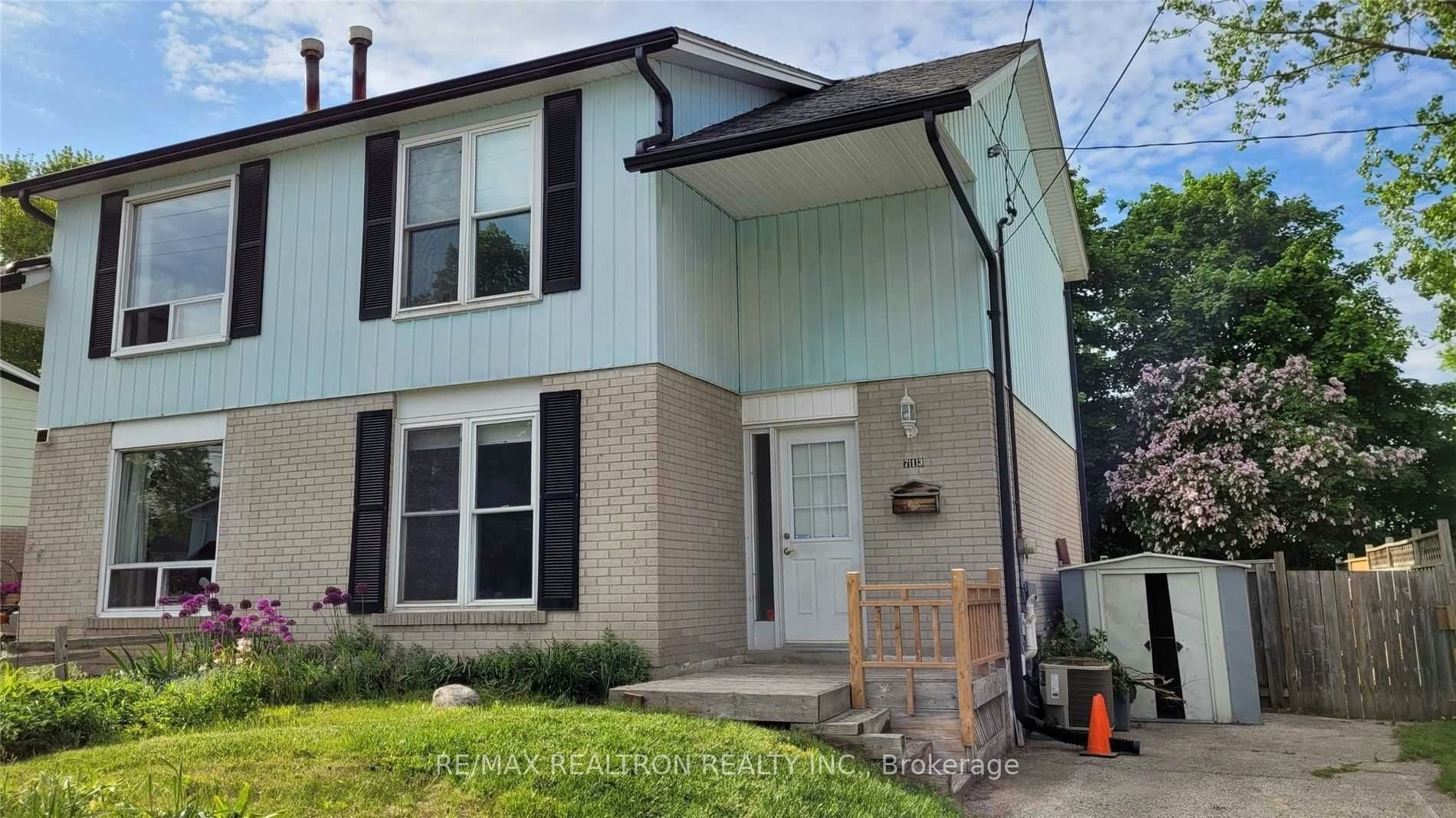 713 Elgin Street, Newmarket, ON, L3Y 3B5 - 2