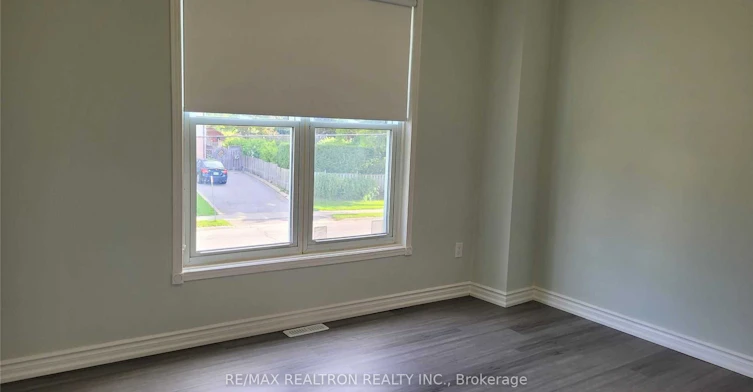 713 Elgin Street, Newmarket, ON, L3Y 3B5 - 8