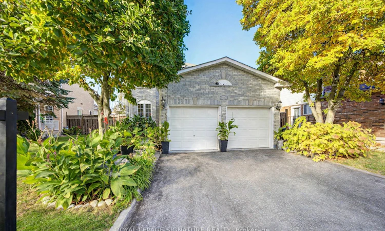 1180 Oriole Crescent