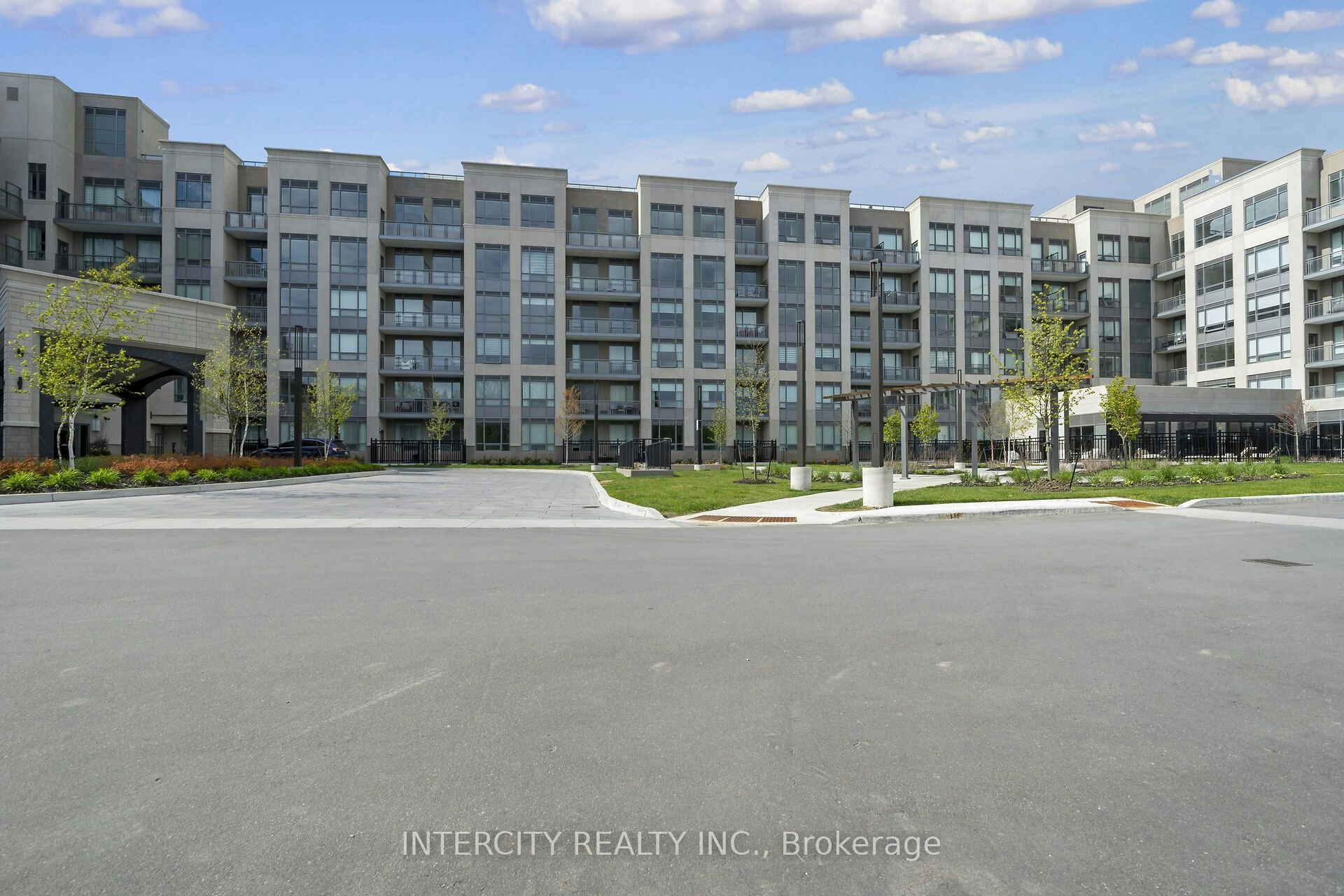 340-2075 King Road, King, ON, L7B 0R6