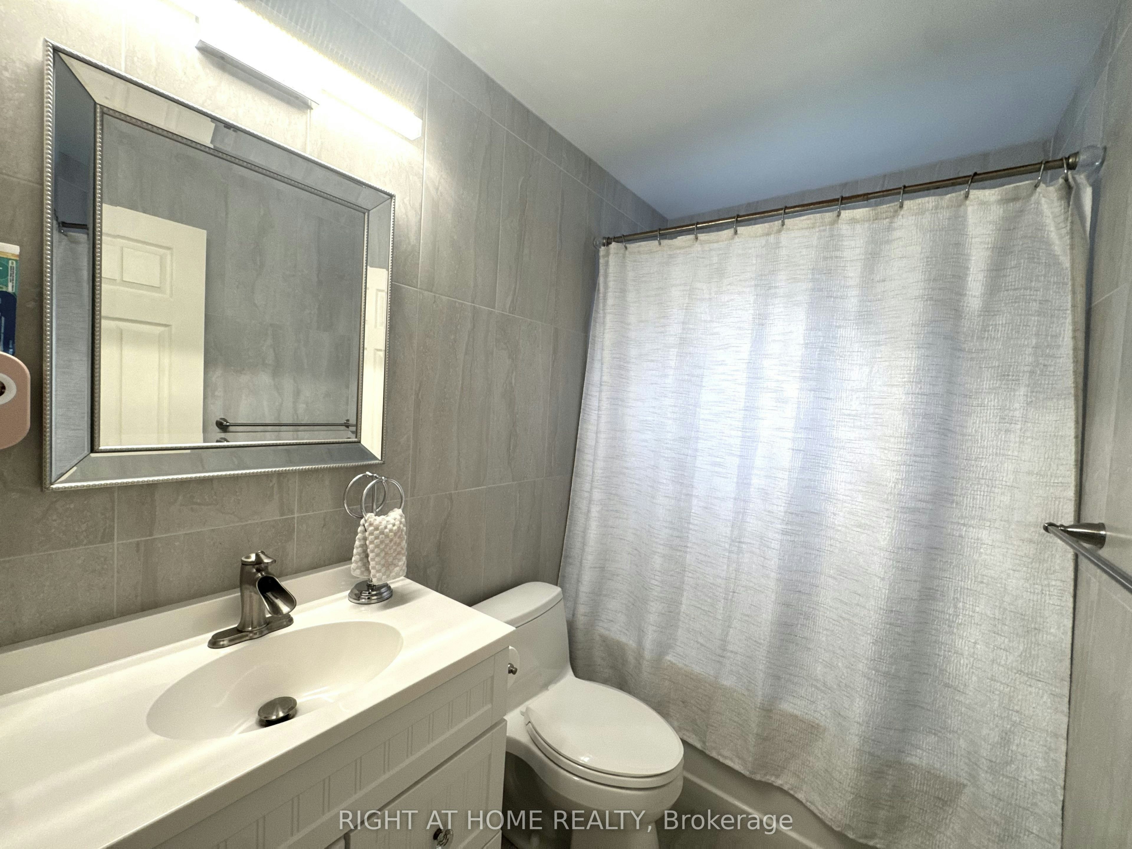208 Burton Grove, King, ON, L7B 1C7 - 17