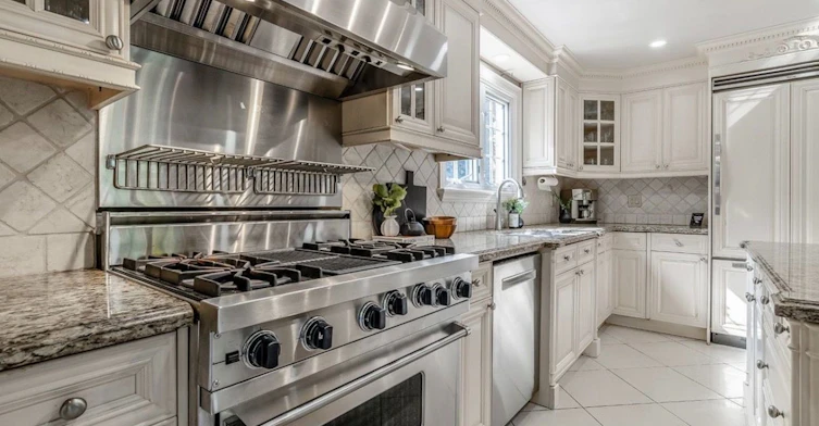 208 Burton Grove, King, ON, L7B 1C7 - 8