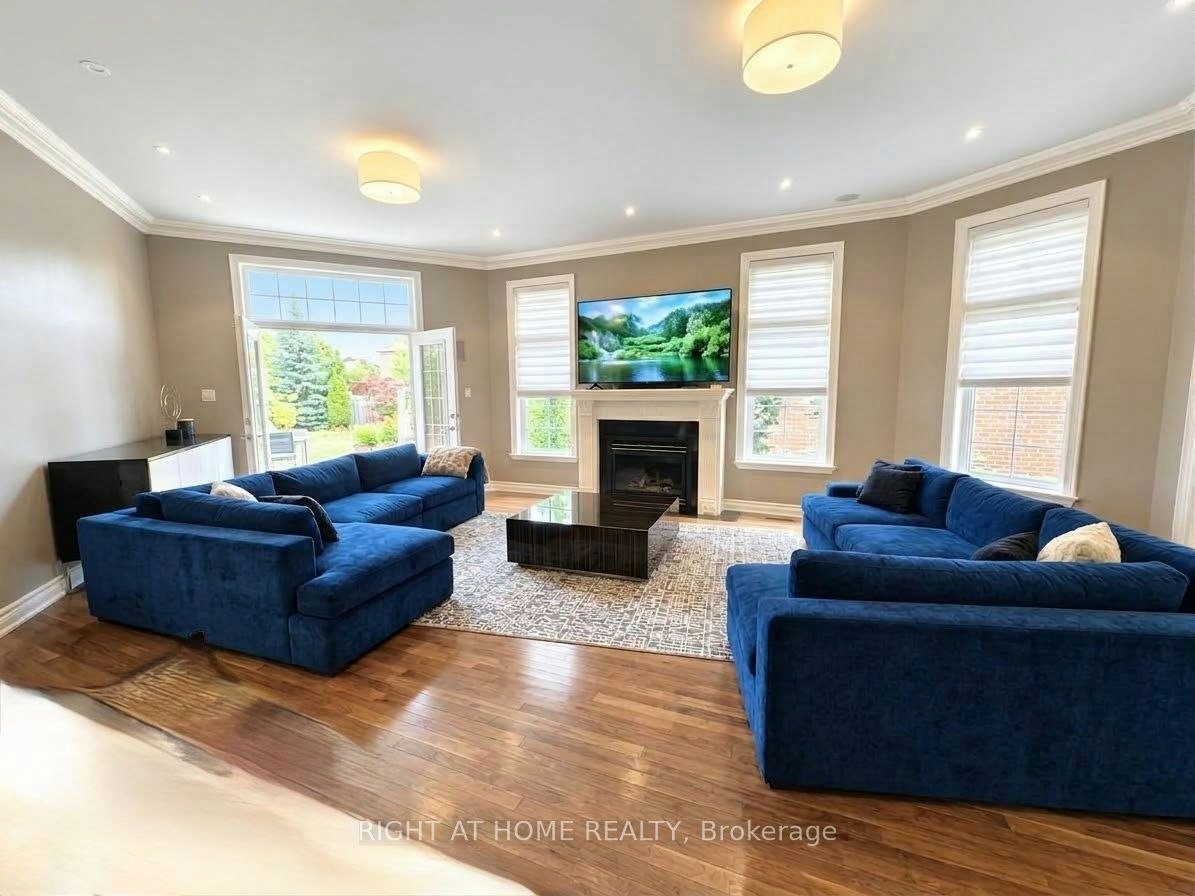 208 Burton Grove, King, ON, L7B 1C7 - 3