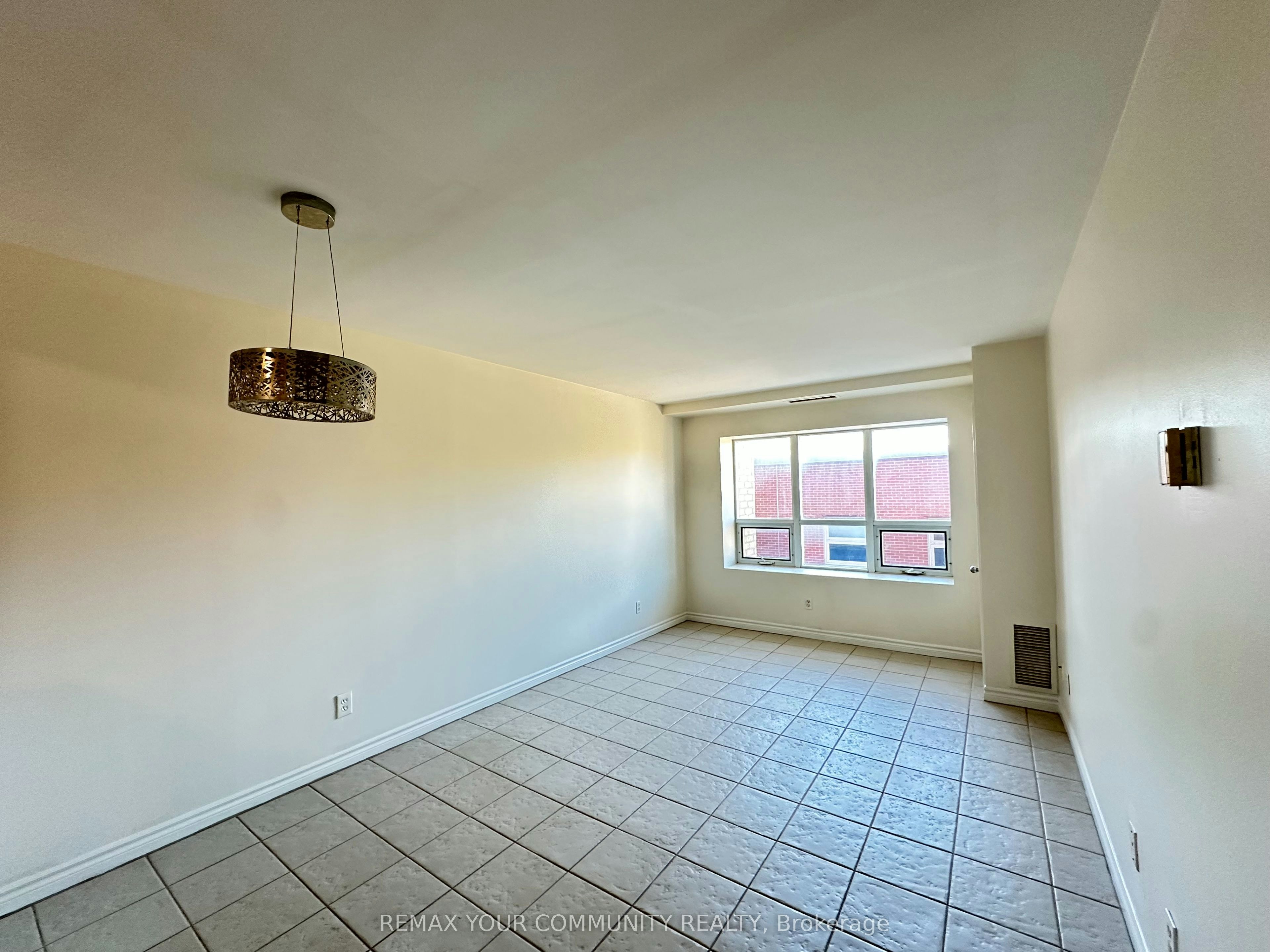305-15207 Yonge Street, Aurora, ON, L4G 1L8 - 11