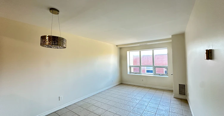 305-15207 Yonge Street, Aurora, ON, L4G 1L8 - 11