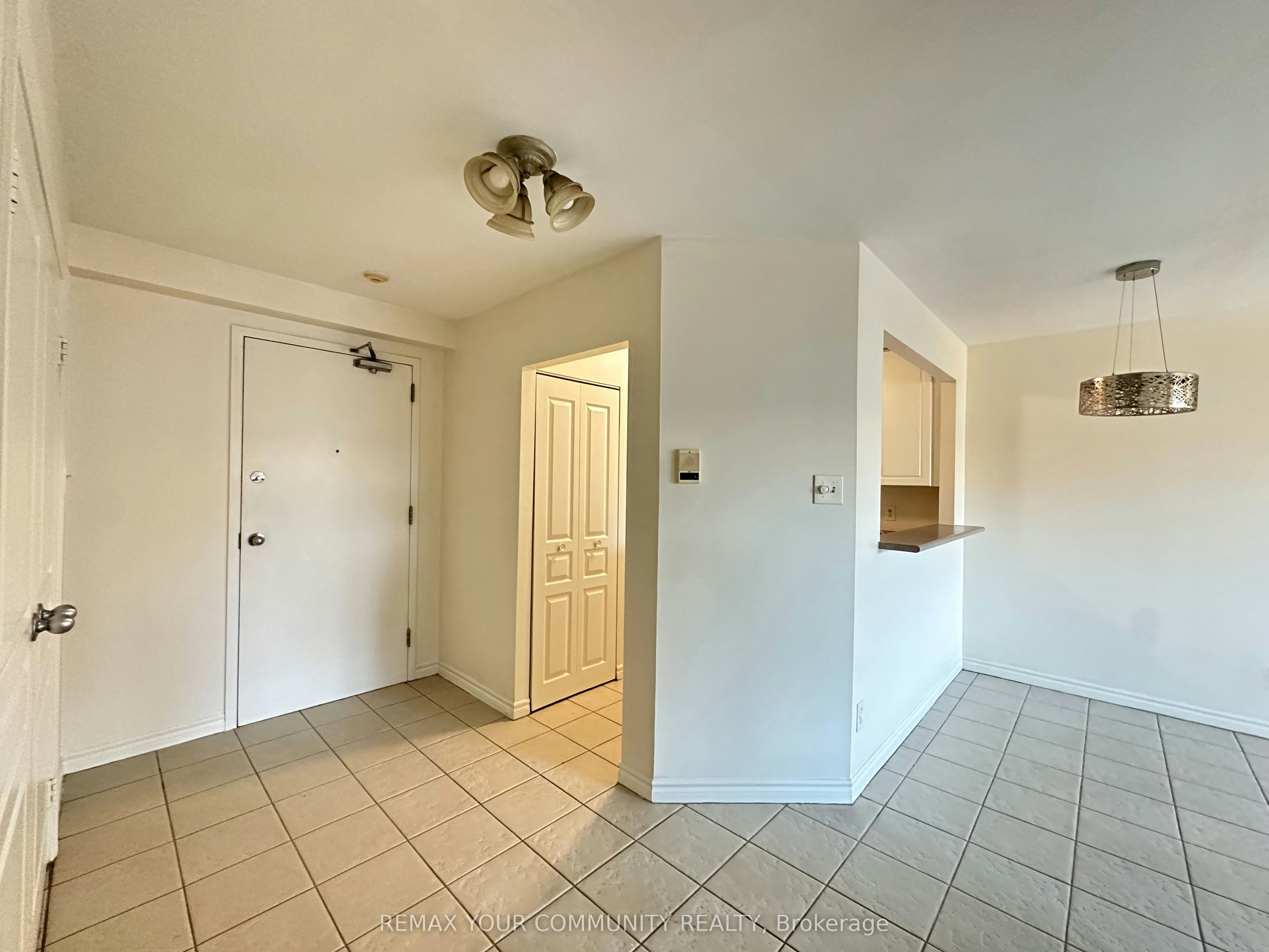 305-15207 Yonge Street, Aurora, ON, L4G 1L8 - 2