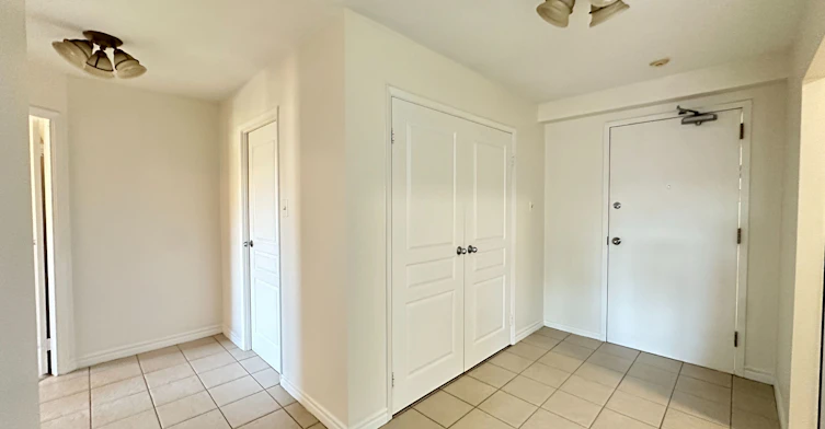 305-15207 Yonge Street, Aurora, ON, L4G 1L8 - 12